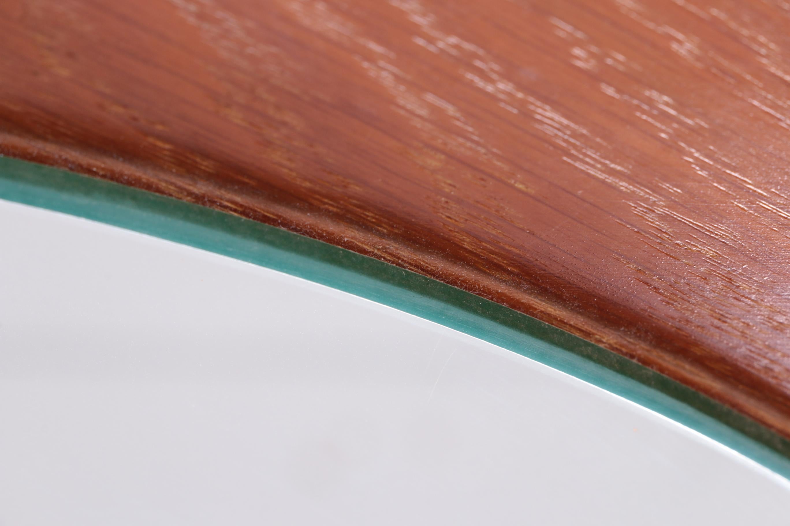 Specchio da parete in legno chiaro rotondo grande vintage, anni '60 In condizioni buone in vendita a Oirlo, LI