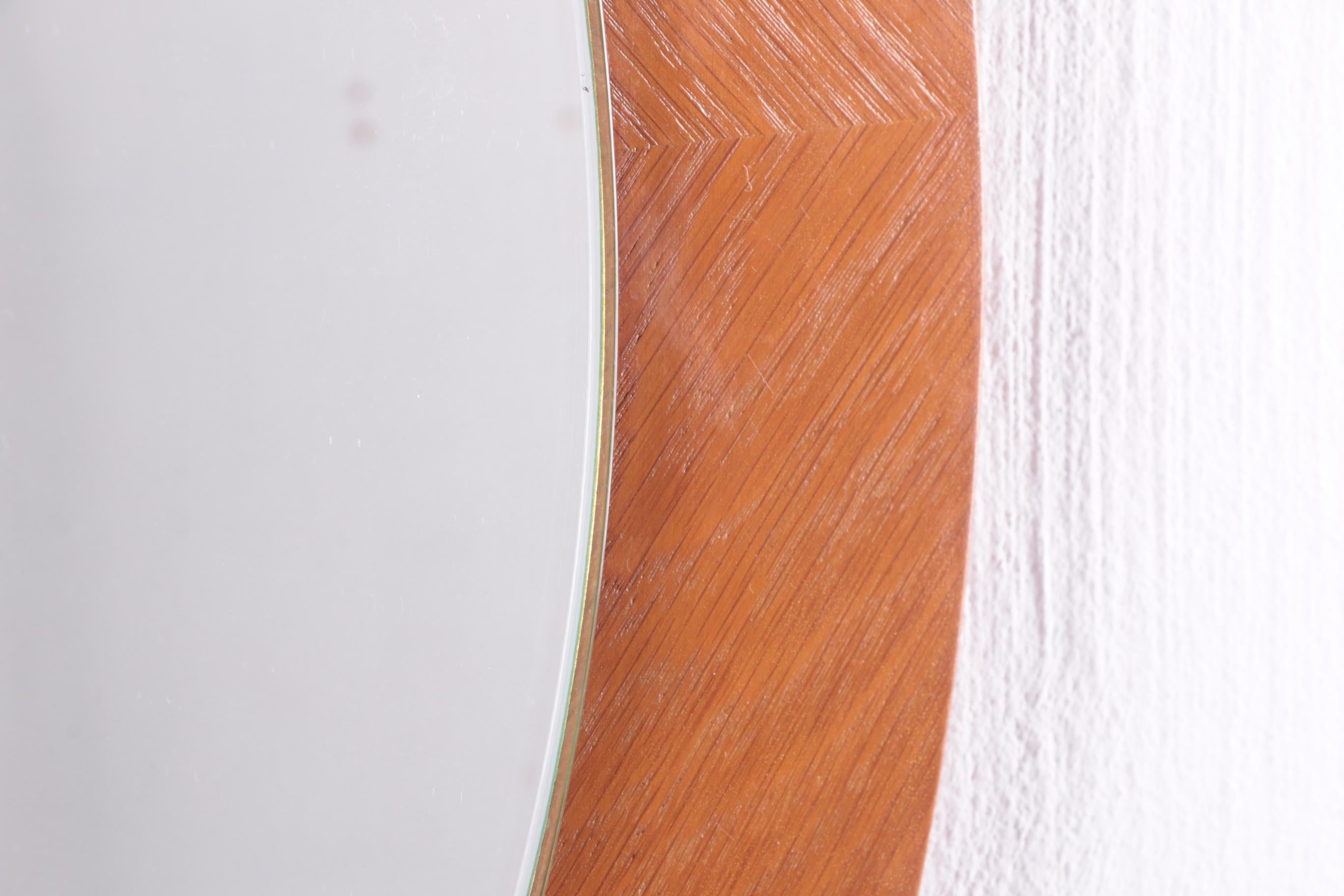 Metà XX secolo Specchio da parete in legno chiaro rotondo grande vintage, anni '60 in vendita