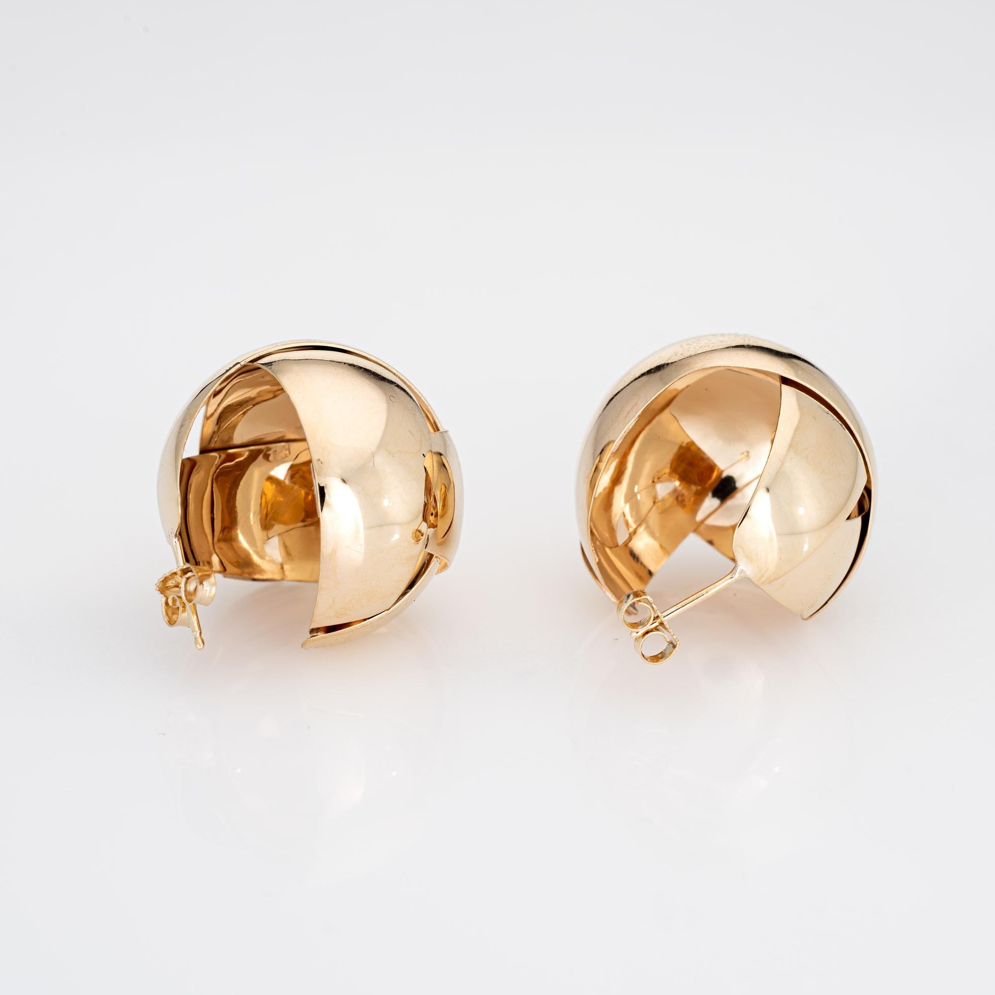 Elegantes Paar geflochtene große runde Kugelohrringe (ca. 1980er bis 1990er Jahre) aus 14-karätigem Gelbgold. 

Die eleganten Ohrringe sind in einem großen, runden, geflochtenen Design (0,90 Zoll) gefertigt und setzen einen tollen Akzent am