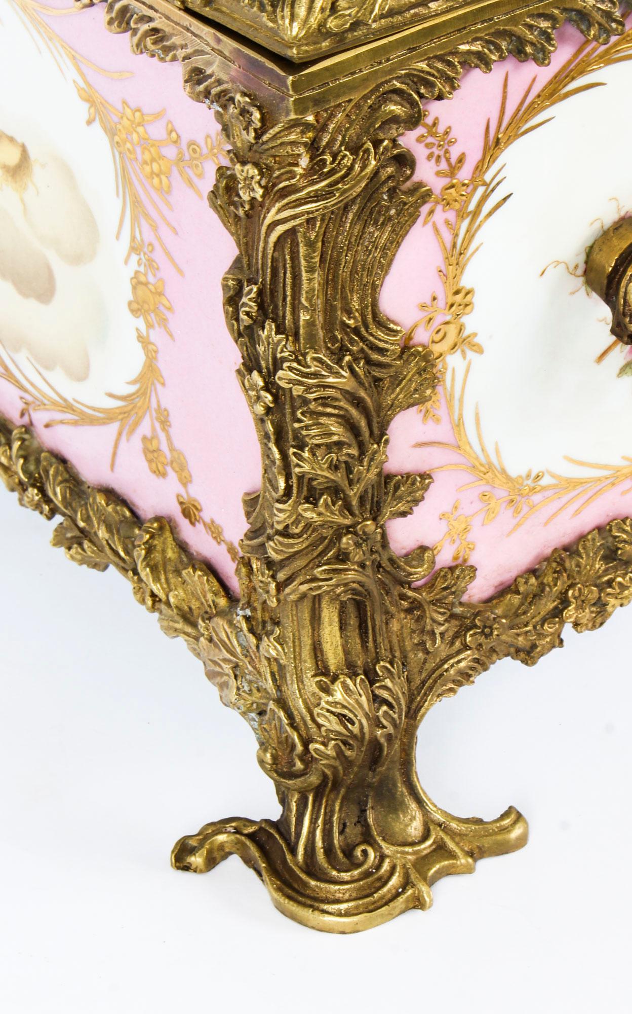 Grand coffret à bijoux néo- russe en porcelaine rose 20ème siècle en vente 11
