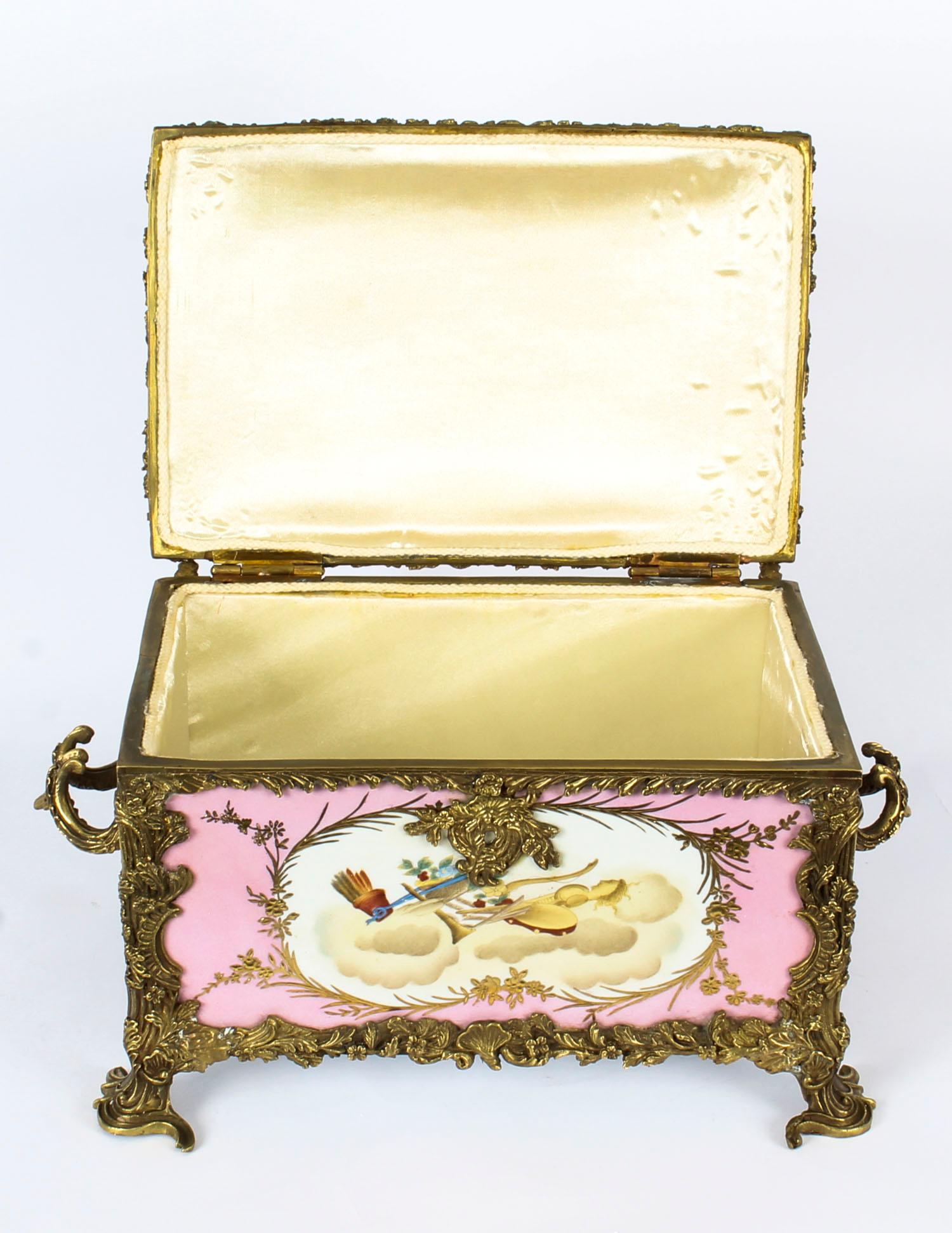 Vintage Large Russian Revival Rose Pink Porcelain Jewellery Casket 20th Century For Sale 2