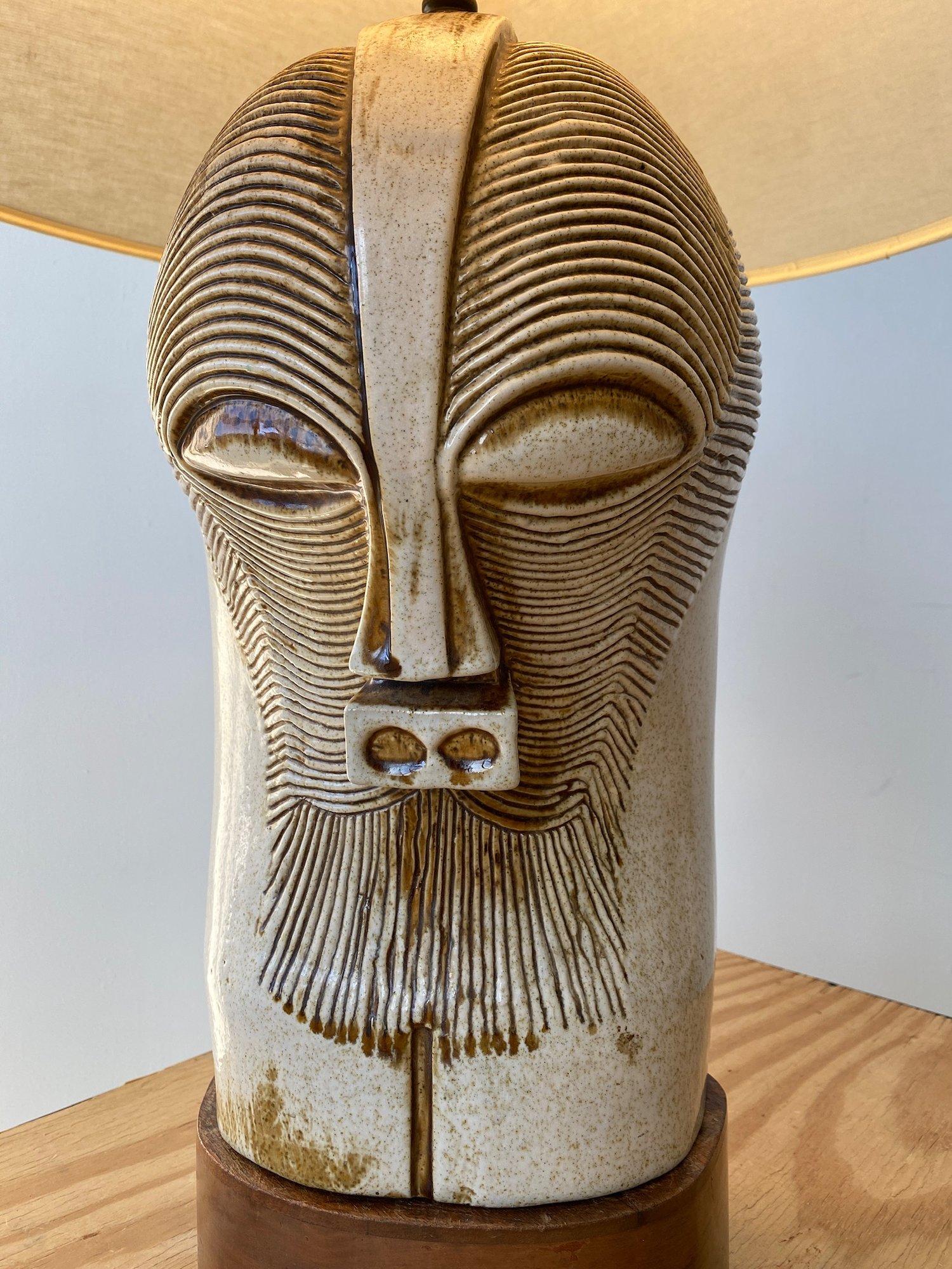 American Vintage Large Scale Ceramic Kifwebe-Inspired Mask Lamp on Mahogany Base, 1950s For Sale