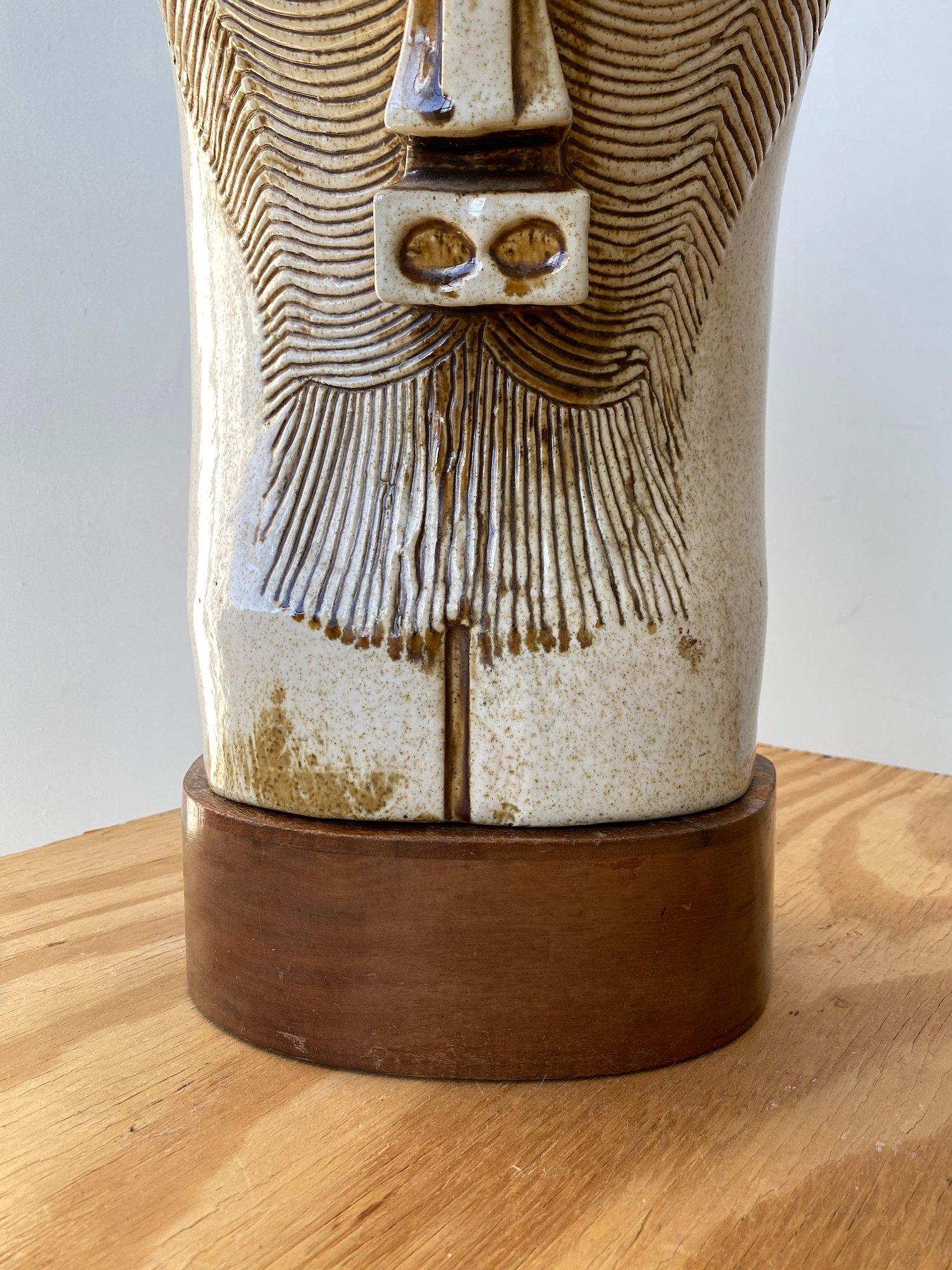 Vintage Large Scale Ceramic Kifwebe-Inspired Mask Lamp on Mahogany Base, 1950s In Good Condition For Sale In Long Island City, NY