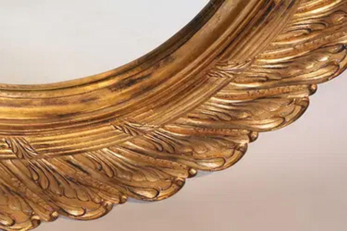 Le miroir vintage à grande échelle en bois italien Sunburst est un ajout élégant et stylé à toute maison. Son design vintage/rétro ajoute une touche de charme classique à n'importe quelle pièce, tandis que sa grande taille reflète beaucoup de