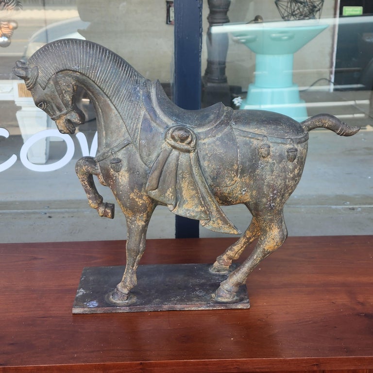 Vintage Large Scale Tang Dynasty Bronze Horse Sculpture In Good Condition For Sale In Kilmarnock, VA