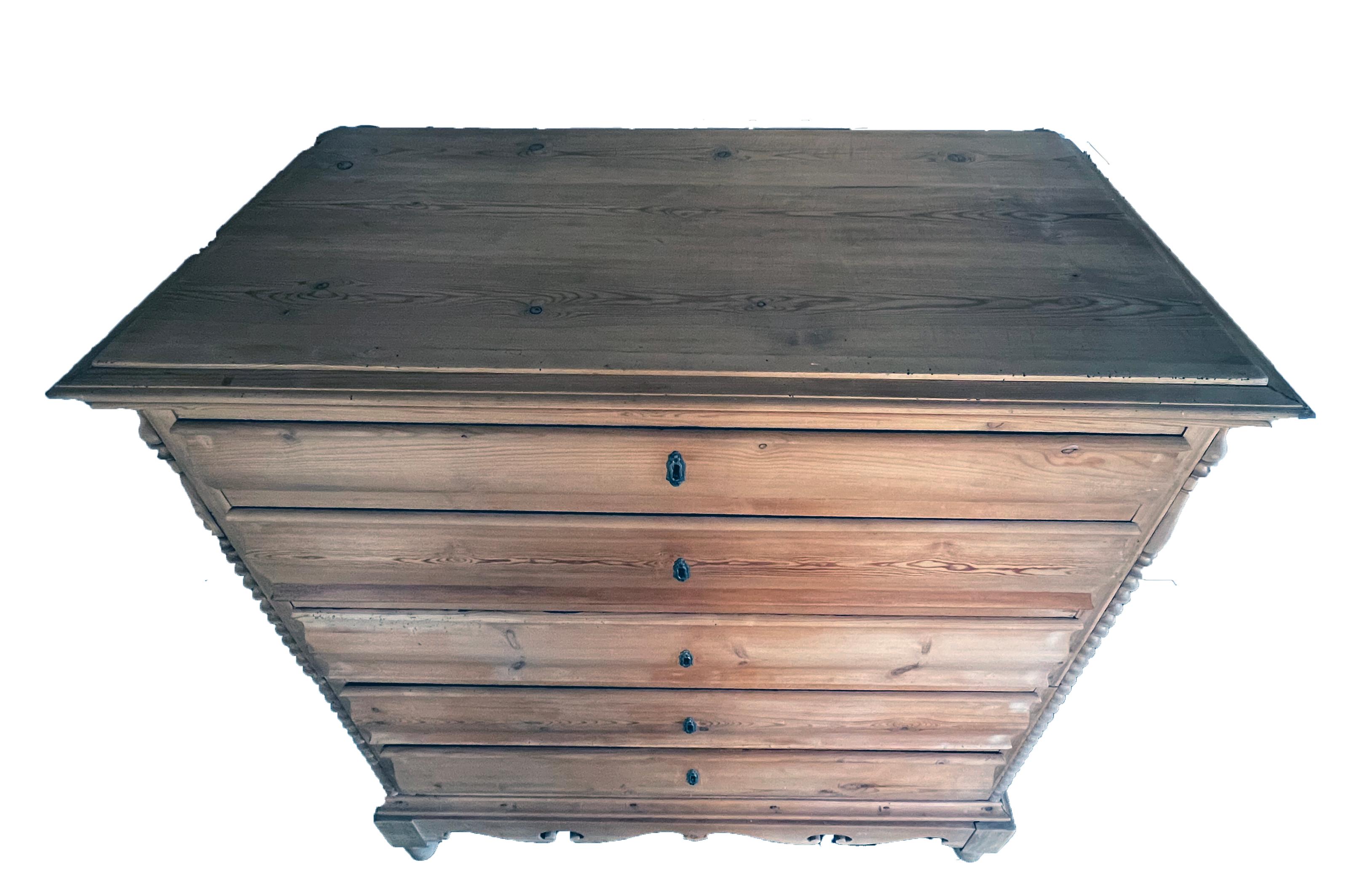 Mid-19th Century Vintage large Scandinavian commode in pine from the 19 century For Sale