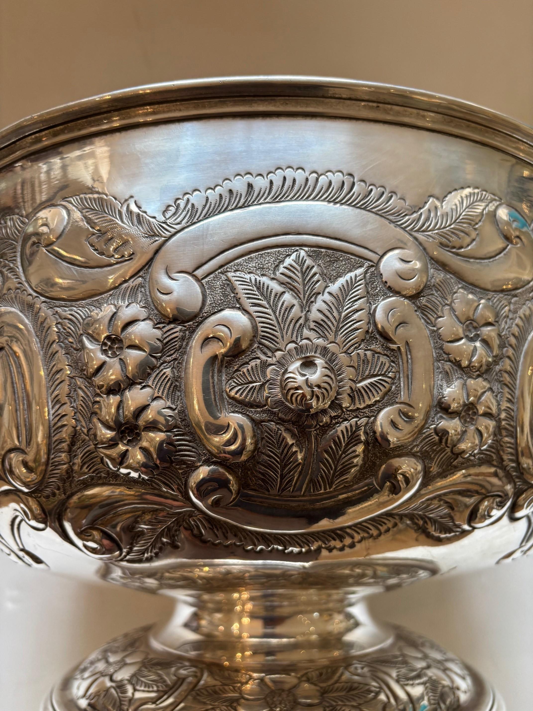 Gran ponchera de plata de Sheffield vintage firmada por William Adams, Inglaterra mediados del siglo XX en venta