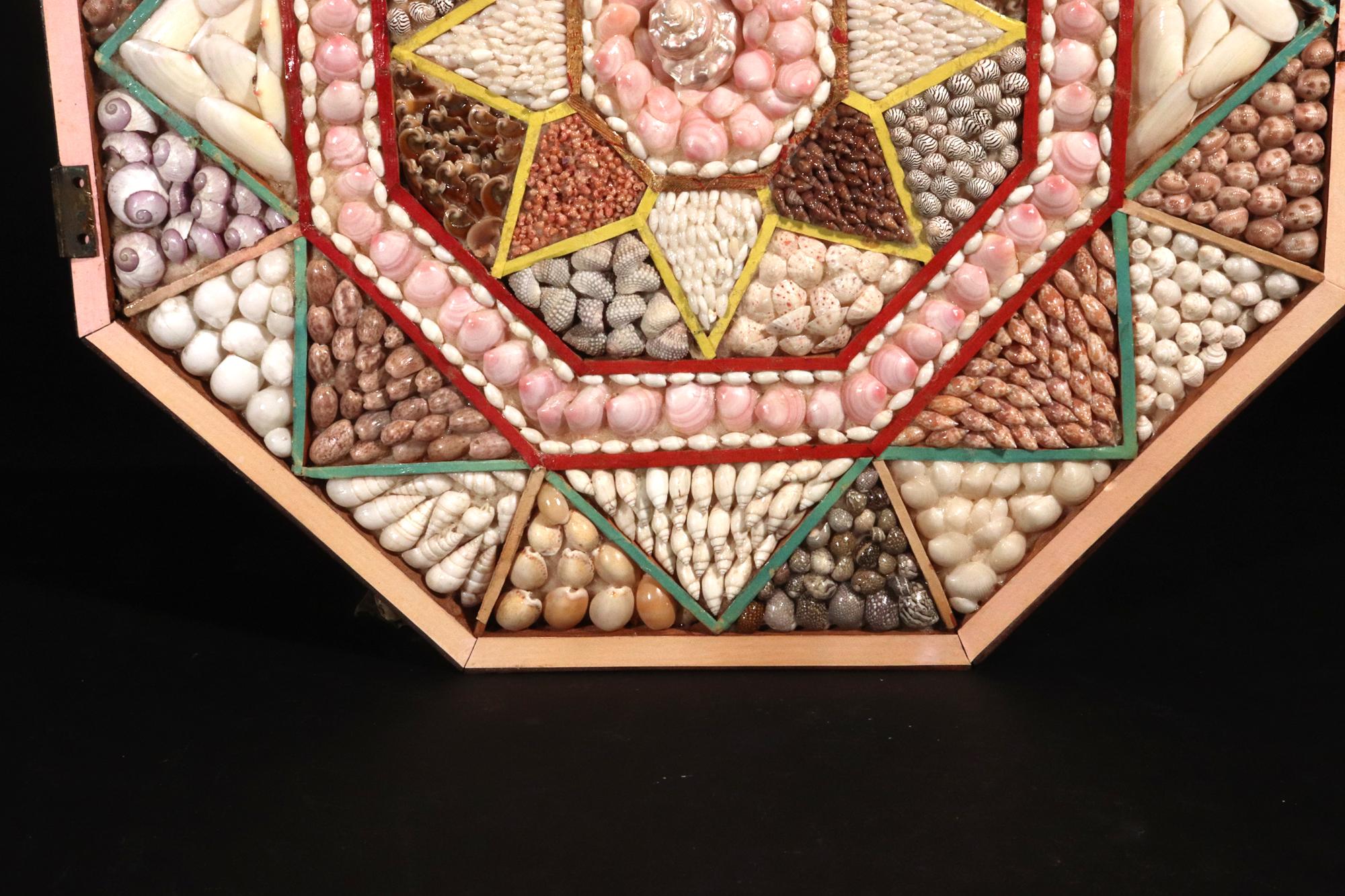 Vintage Large Shellwork Sailor's Valentine In Good Condition In Downingtown, PA