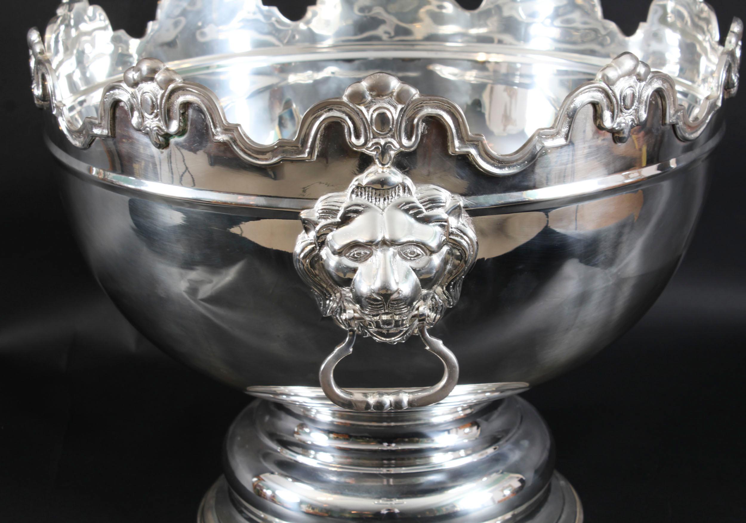 20ième siècle Vintage Large Silver Plate Monteith Punch Bowl Cooler 20th Century en vente