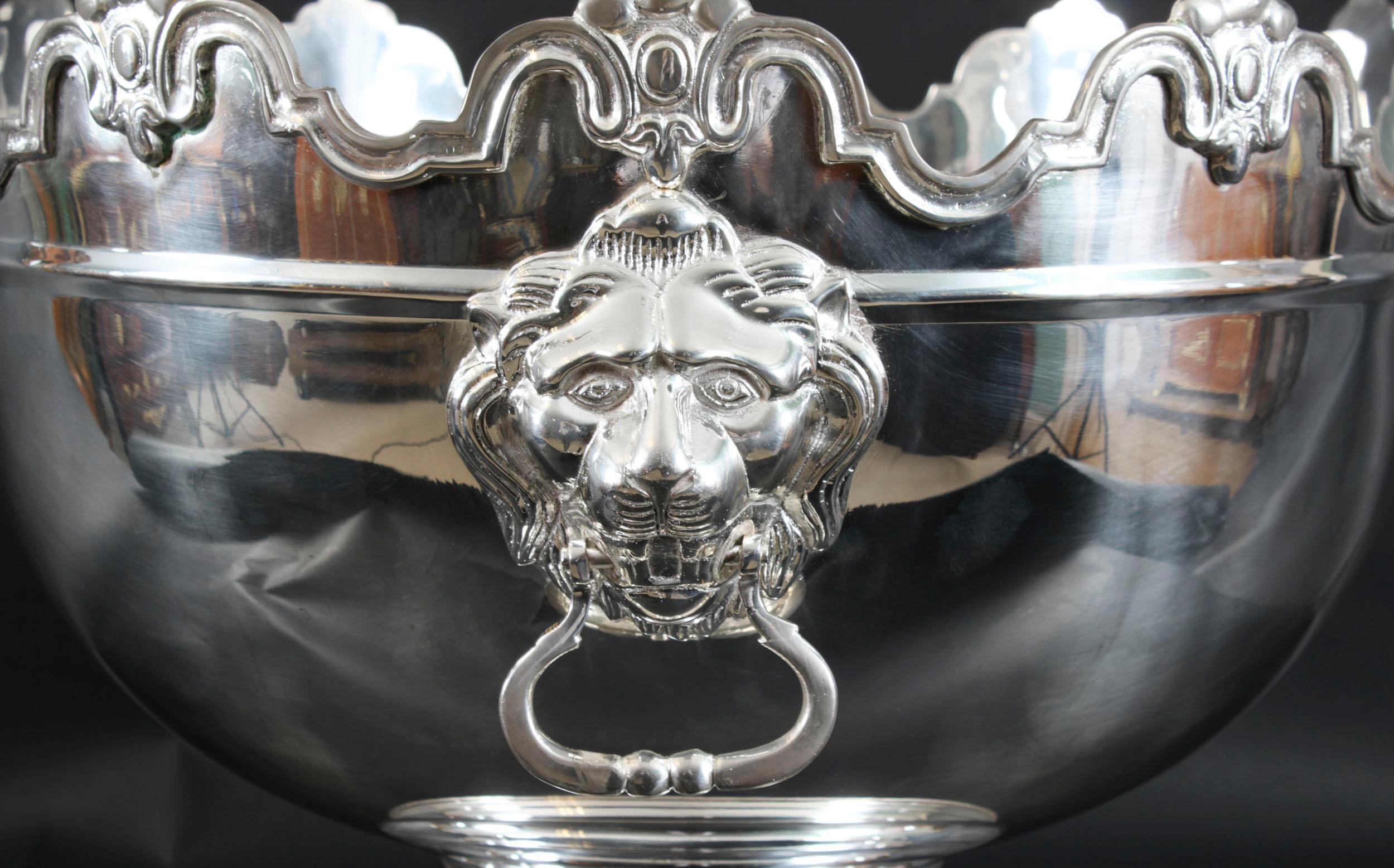 Plaqué argent Vintage Large Silver Plate Monteith Punch Bowl Cooler 20th Century en vente