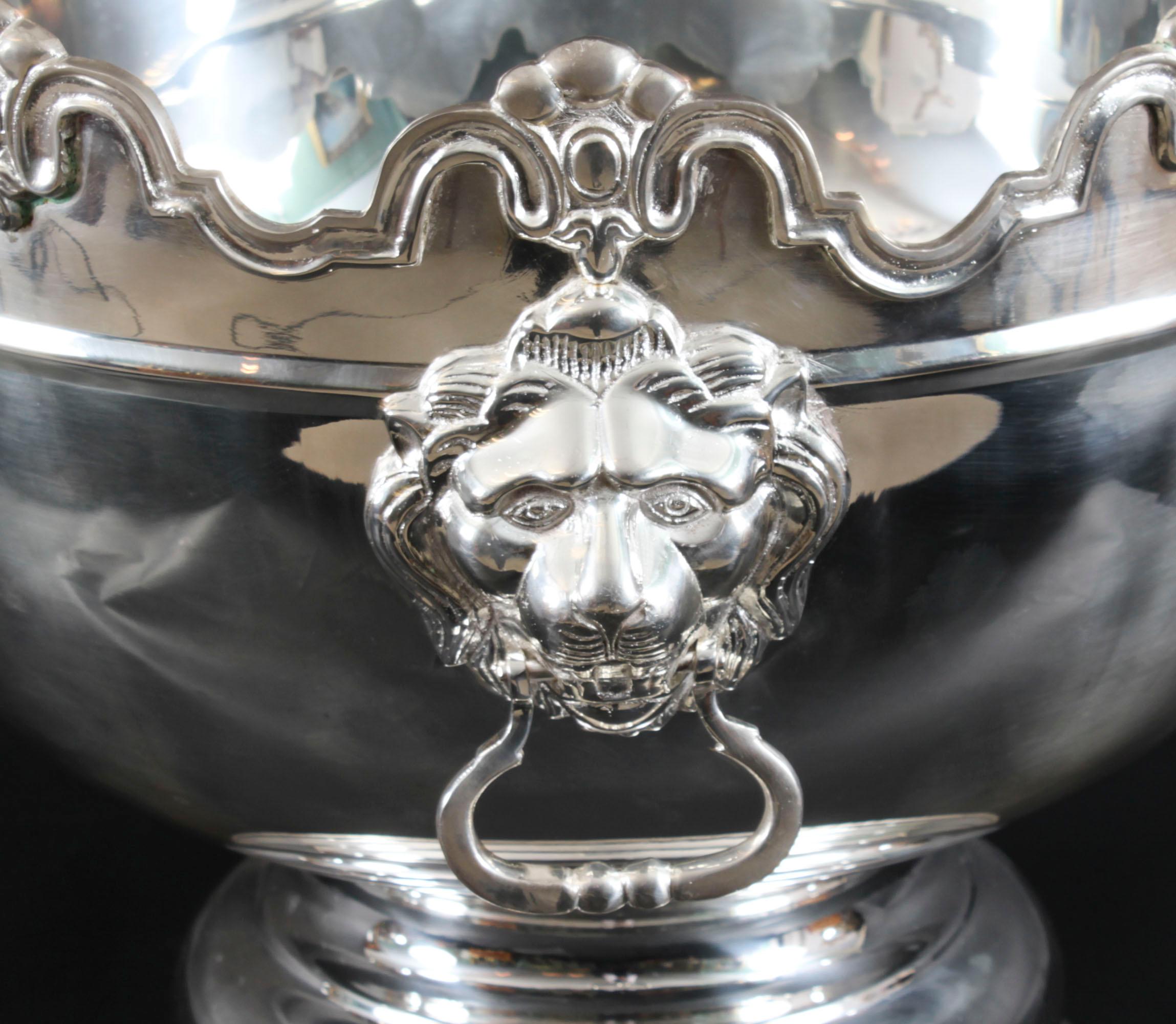 Vintage Large Silver Plate Monteith Punch Bowl Cooler 20th Century en vente 1