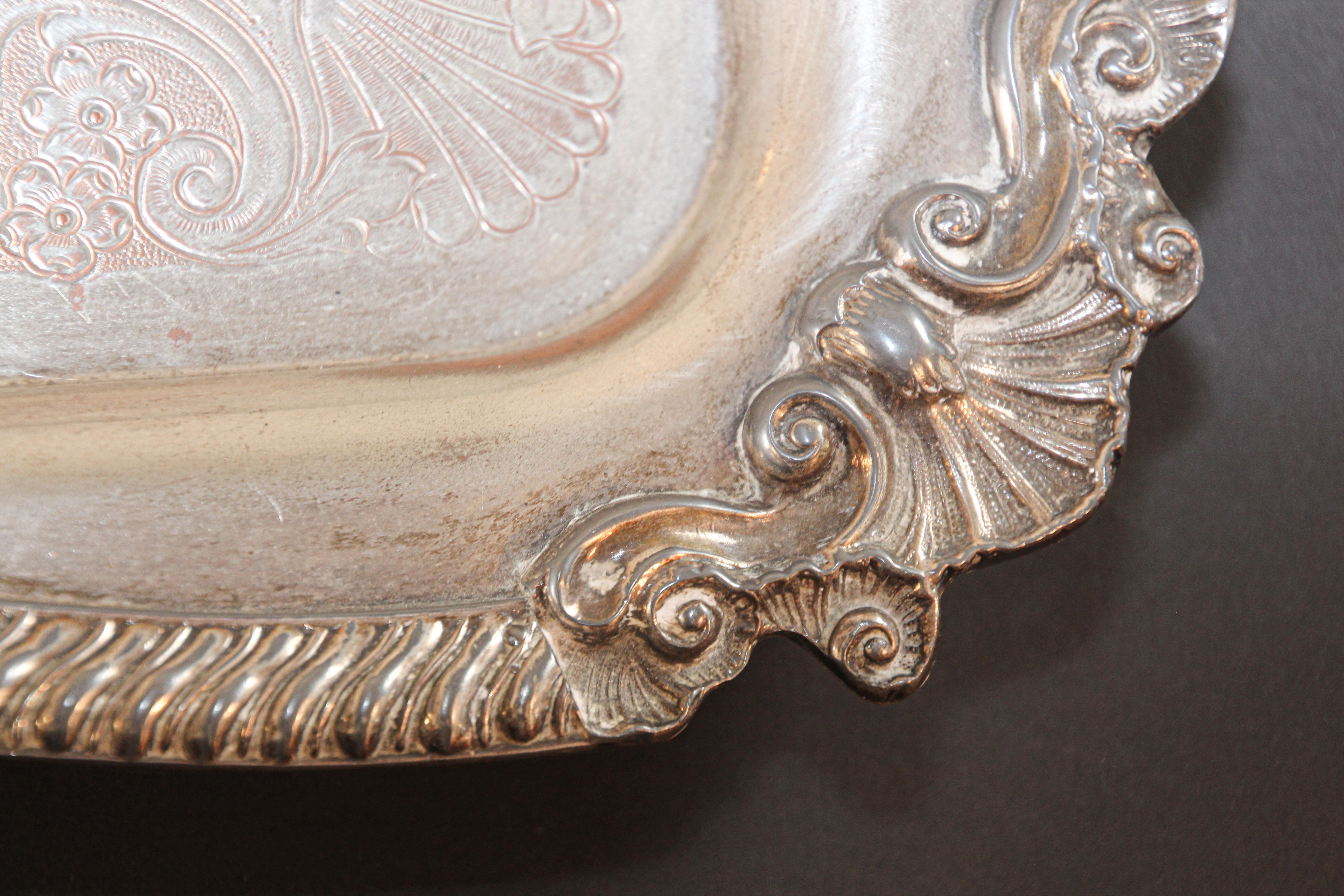 Grand plateau en métal argenté de style anglais George IV en vente 2