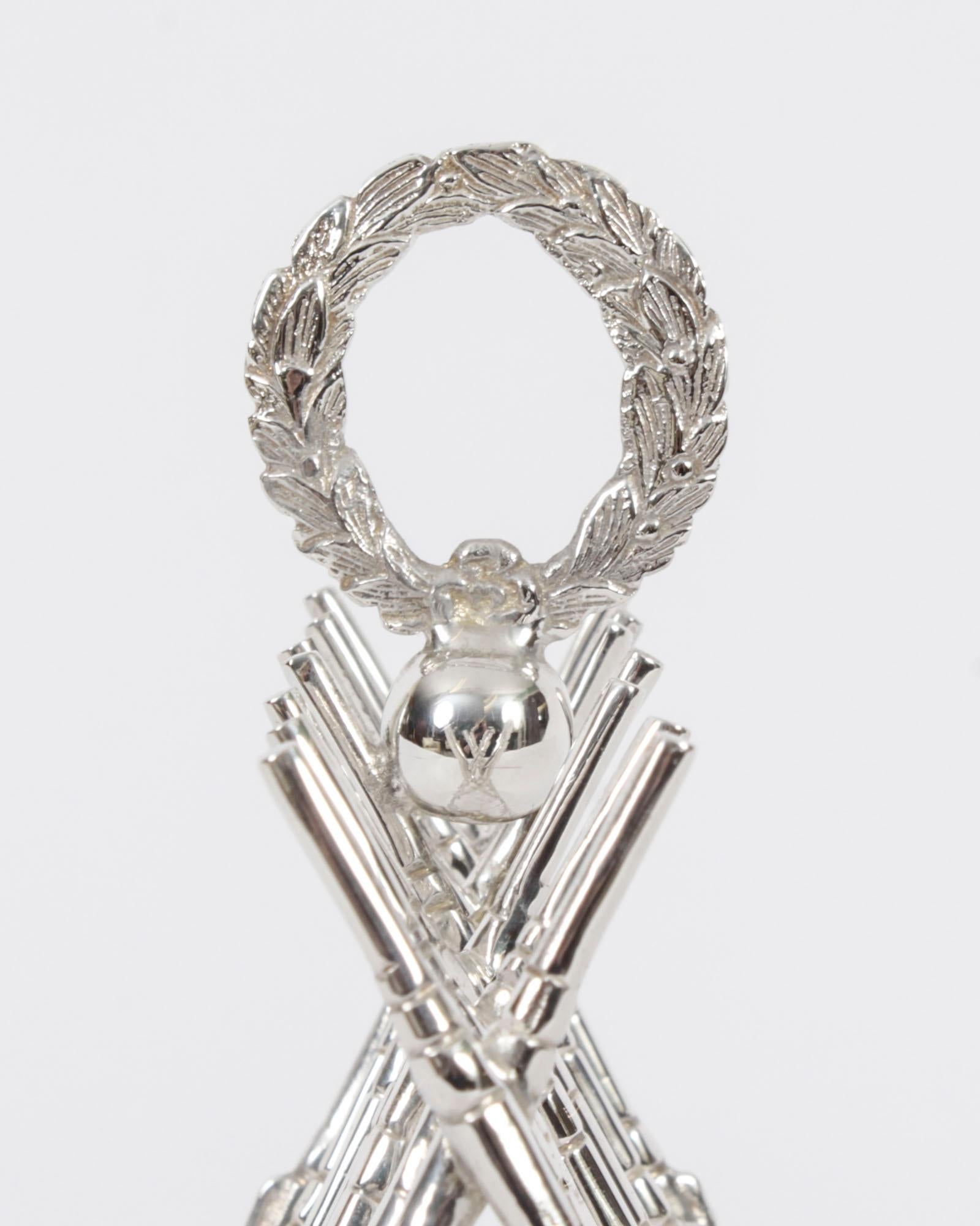 Vintage Large Silver Plated Crossed Rifles Toast Rack 20th Century In Good Condition For Sale In London, GB