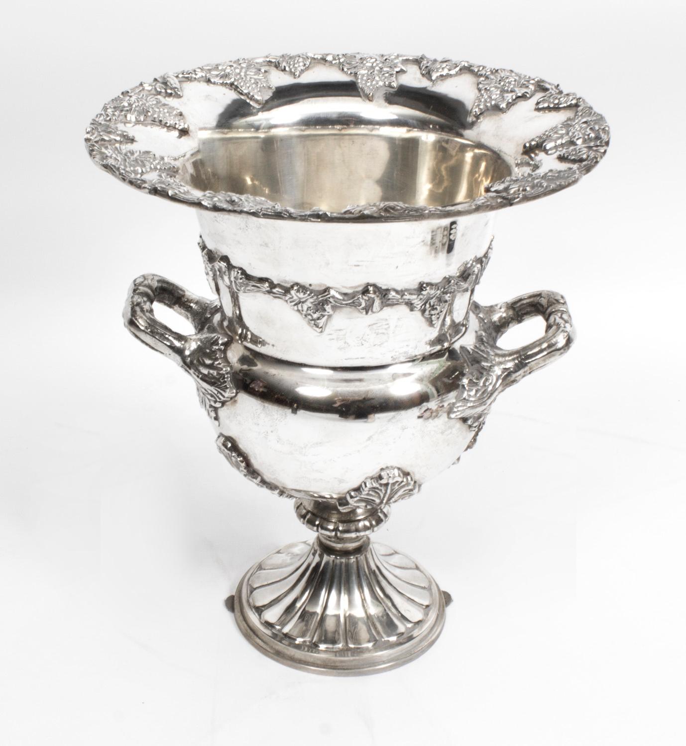 Enfriador de vino vintage grande bañado en plata Siglo XX en venta 6