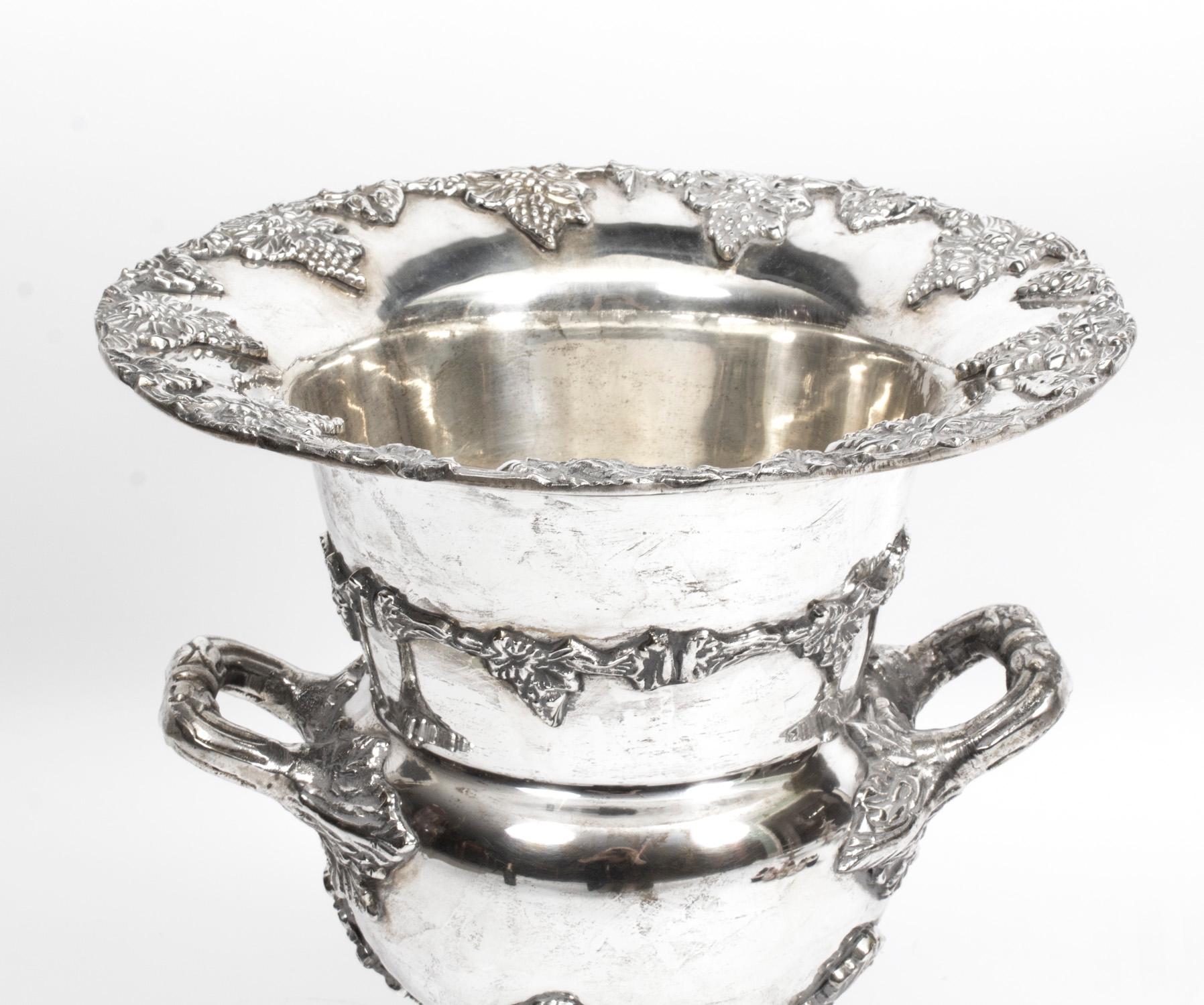 Enfriador de vino vintage grande bañado en plata Siglo XX en venta 2