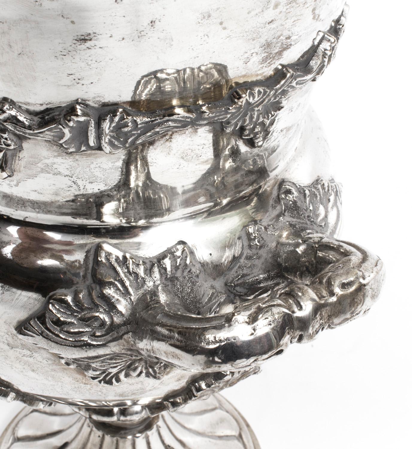 Enfriador de vino vintage grande bañado en plata Siglo XX en venta 4