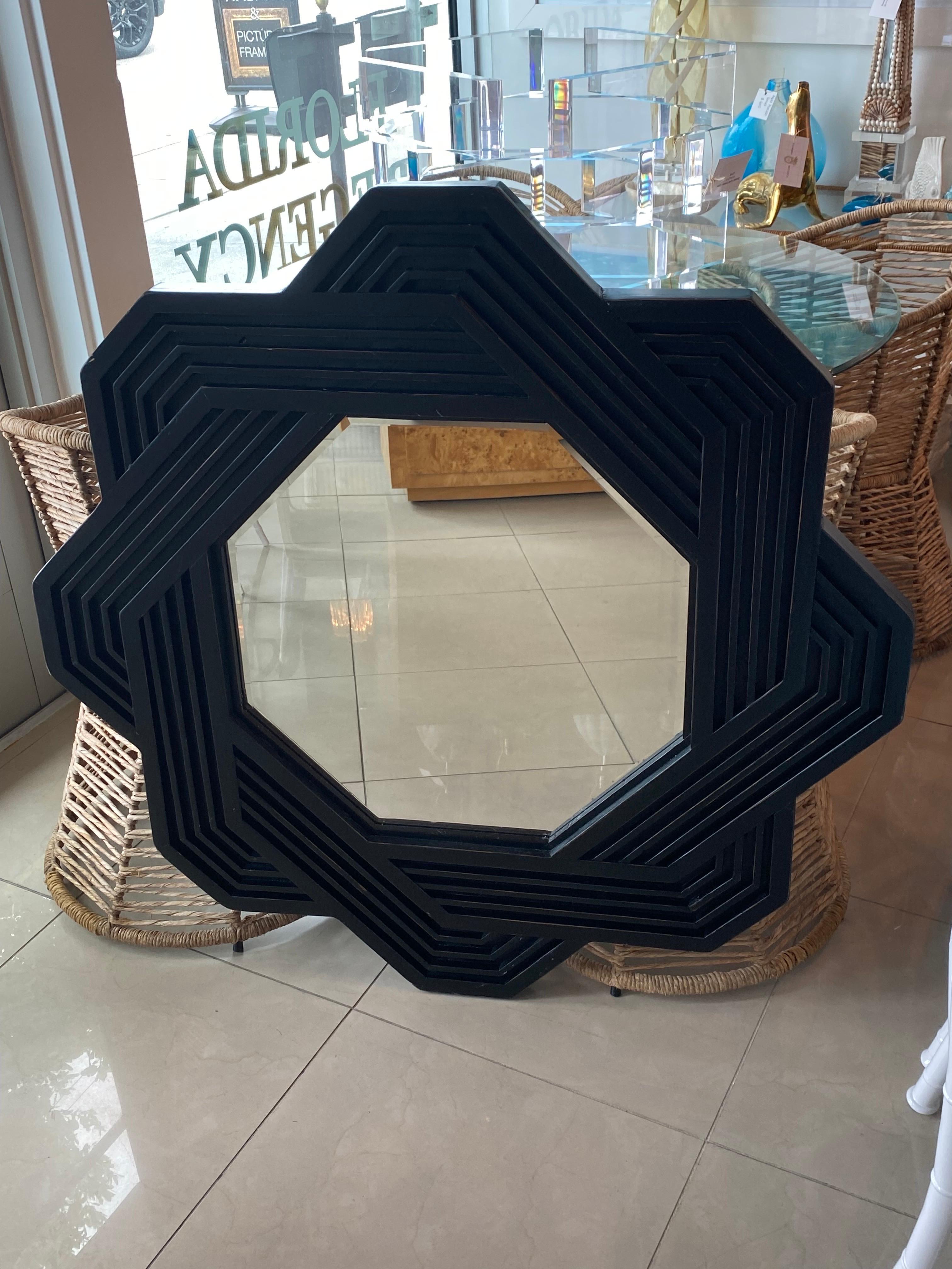 Hollywood Regency Grande table vintage abstraite géométrique en bois massif  Miroir Mural Moderne en vente