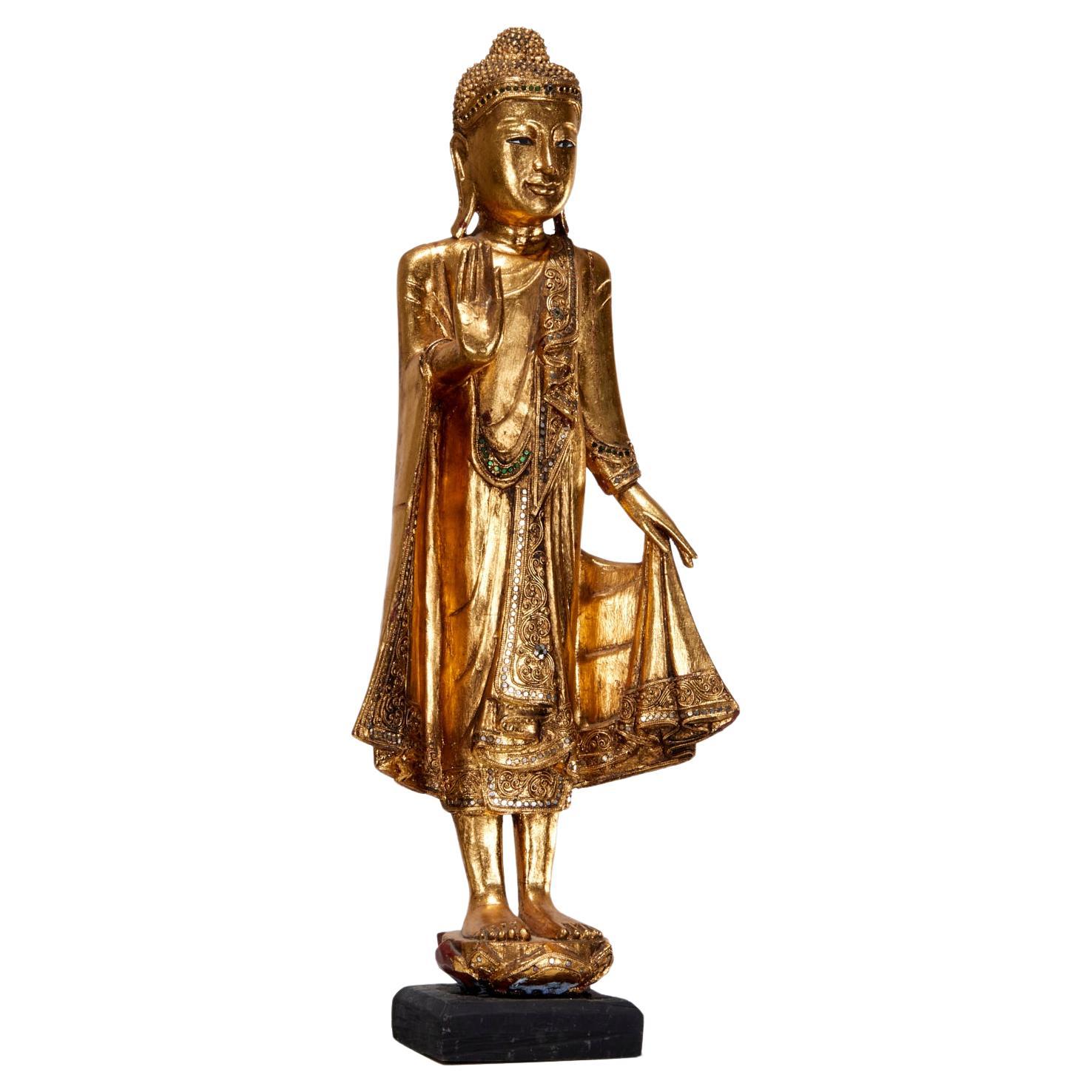 Grand Bouddha birman debout en bois doré de Mandalay avec inserts miroirs