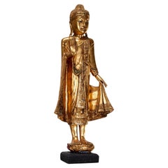 Grande Buddha birmano in piedi di Mandalay in legno dorato vintage con inserti a specchio