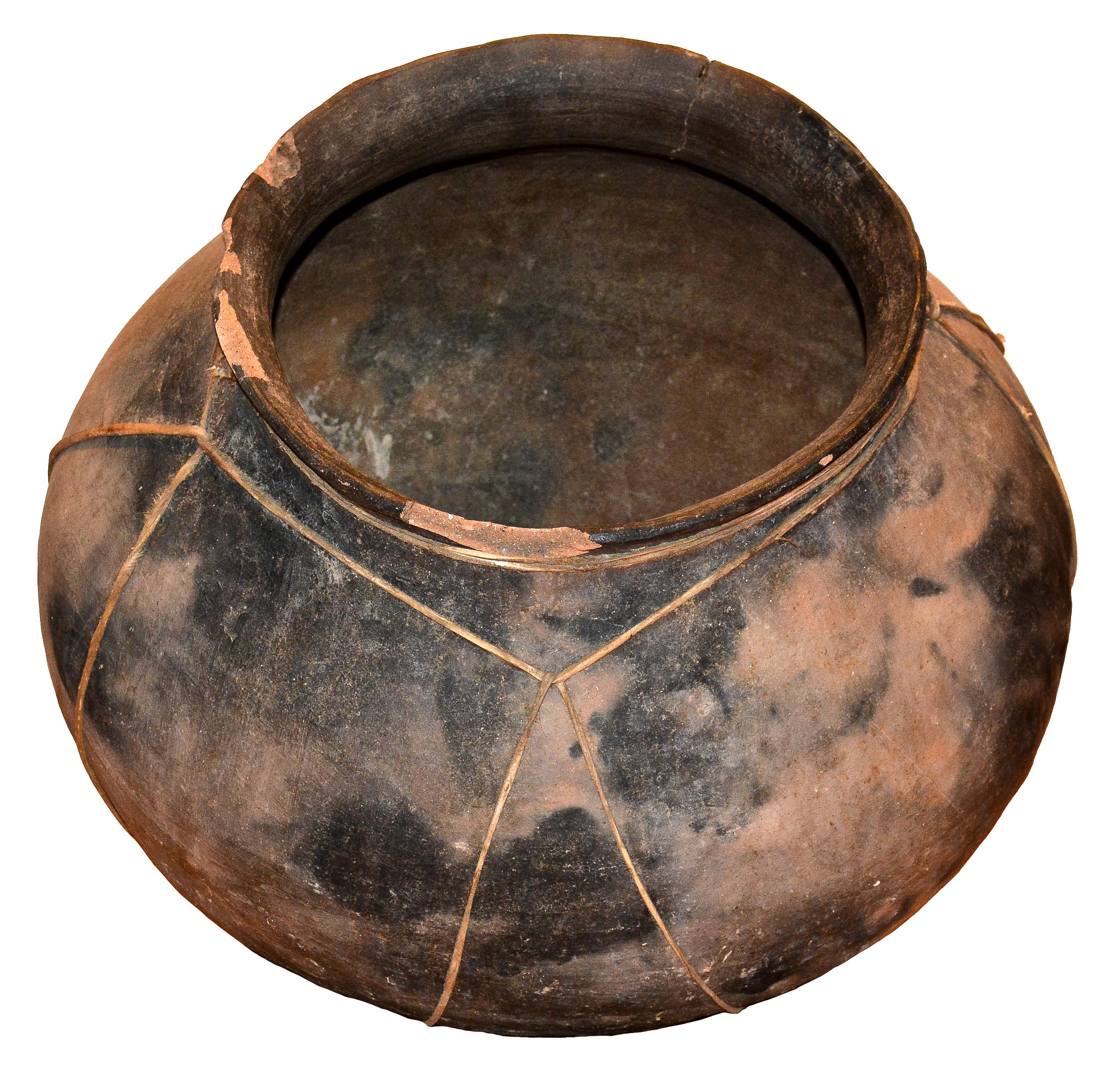 Vintage large Tarahumara Indian beer fermenting pot
Sierra Tarahumara Mountains, Chihuahua, Mexico
1940s
Low fire clay, pitch, rawhide
Measures: 21 inches height x 19 inches in diameter

A large, vintage, and rare example of the Tarahumara Indian