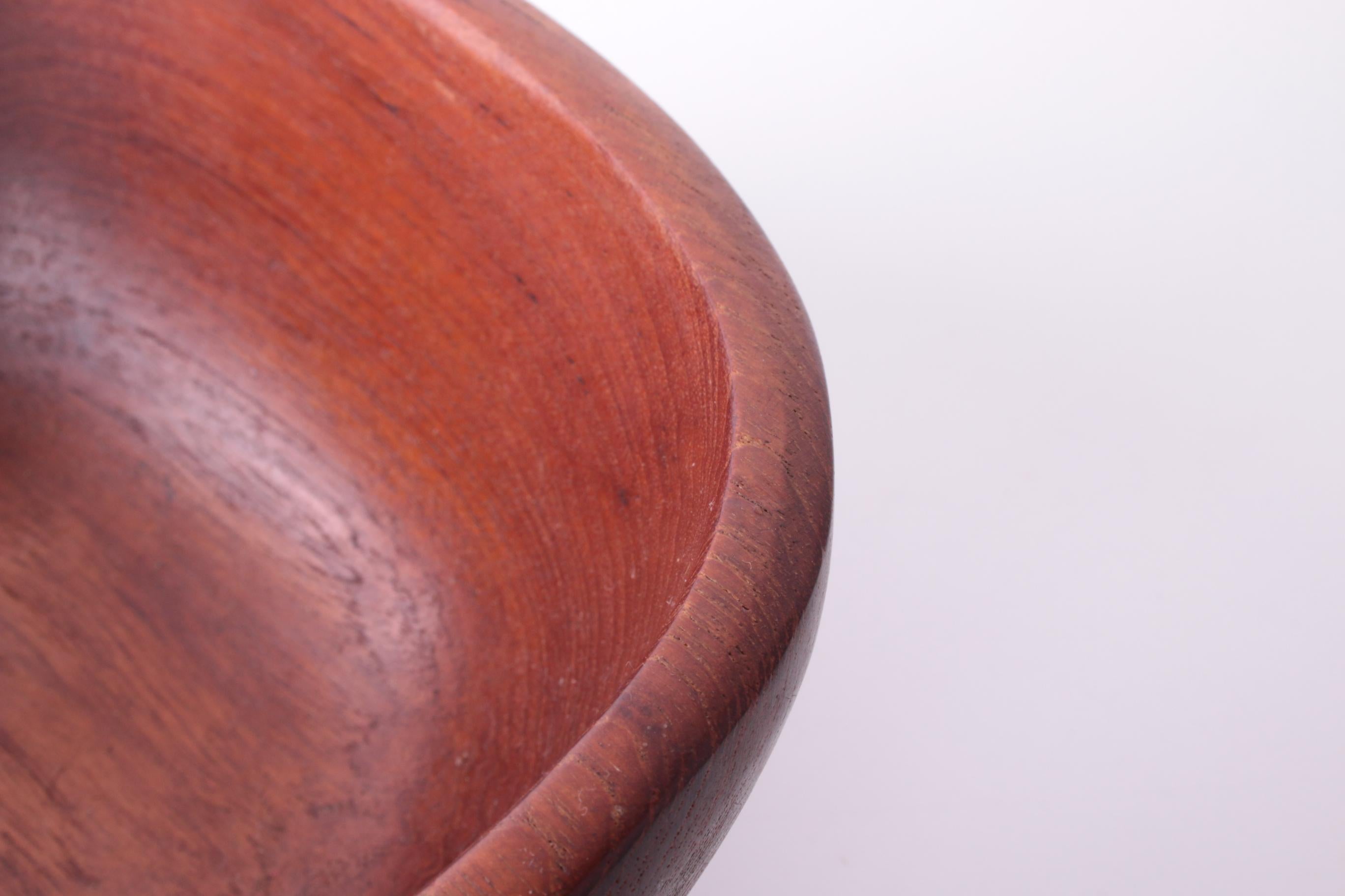 Vintage Large Teak Bowl from Denmark, 1960s In Excellent Condition In Oostrum-Venray, NL