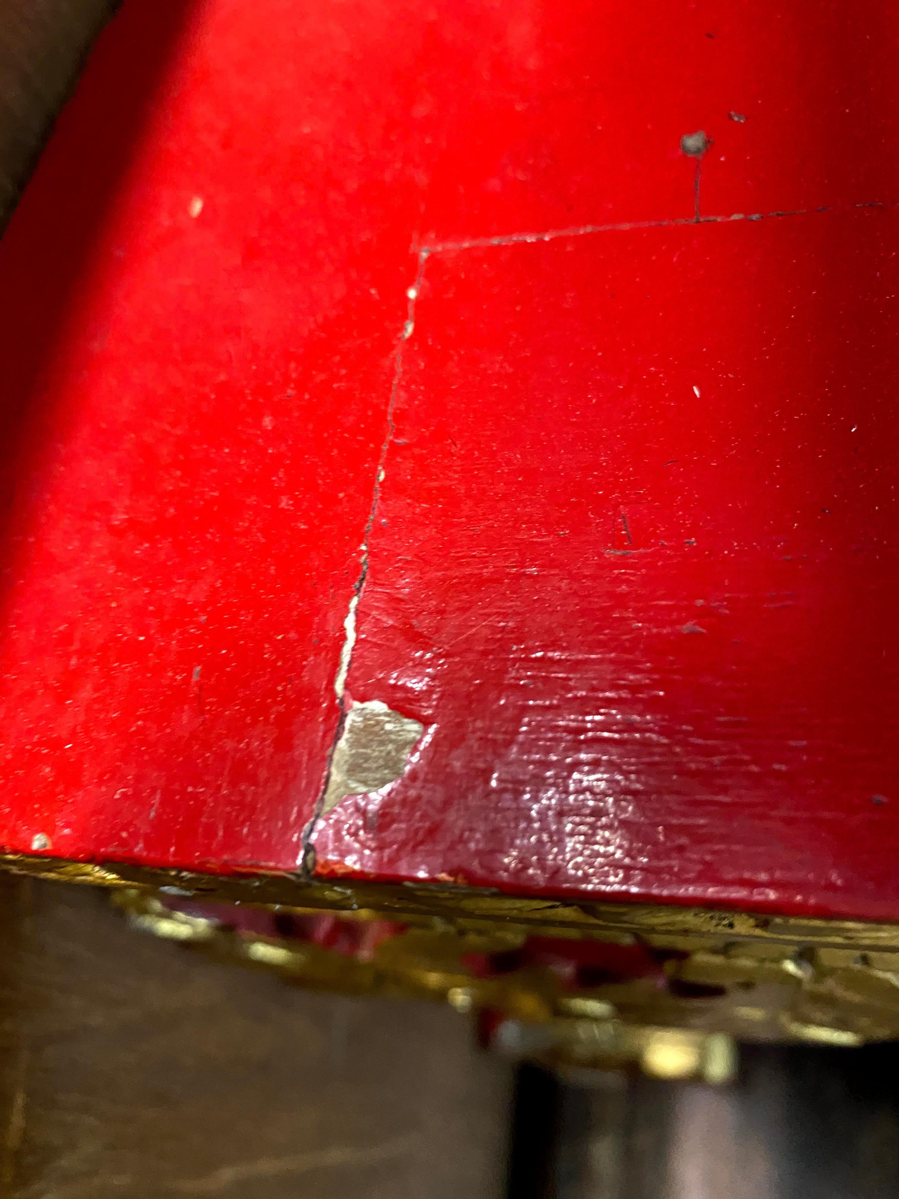 Tavolino thailandese grande dorato e laccato rosso vintage In condizioni buone in vendita a Sheridan, CO