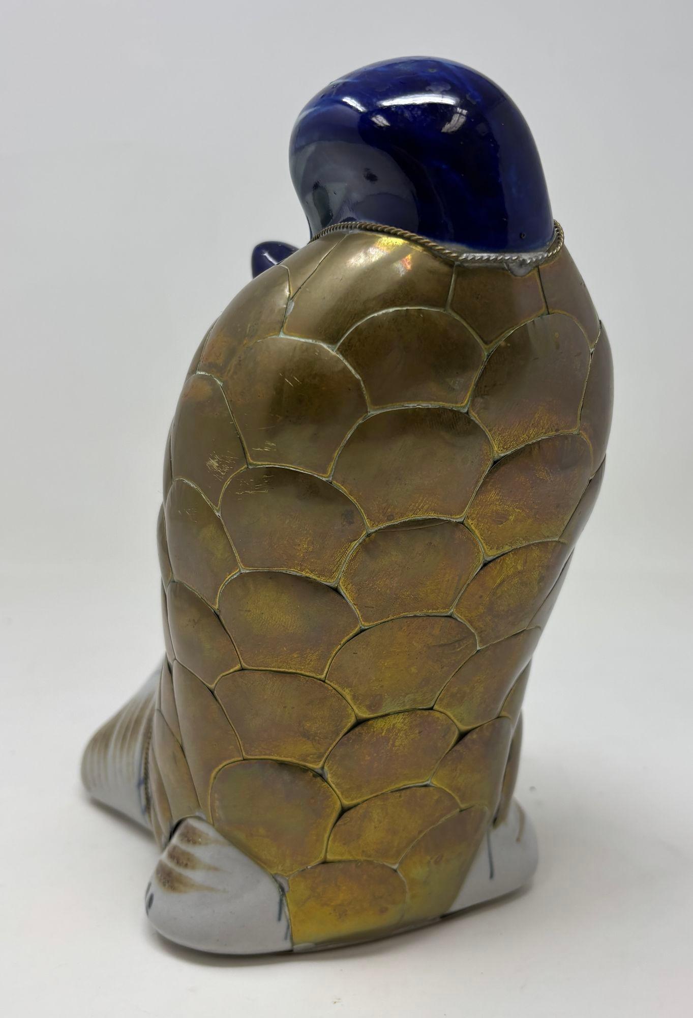 Grande statuetta in ceramica e ottone di Tonala Mexican Stretching Cat, vintage in vendita 3
