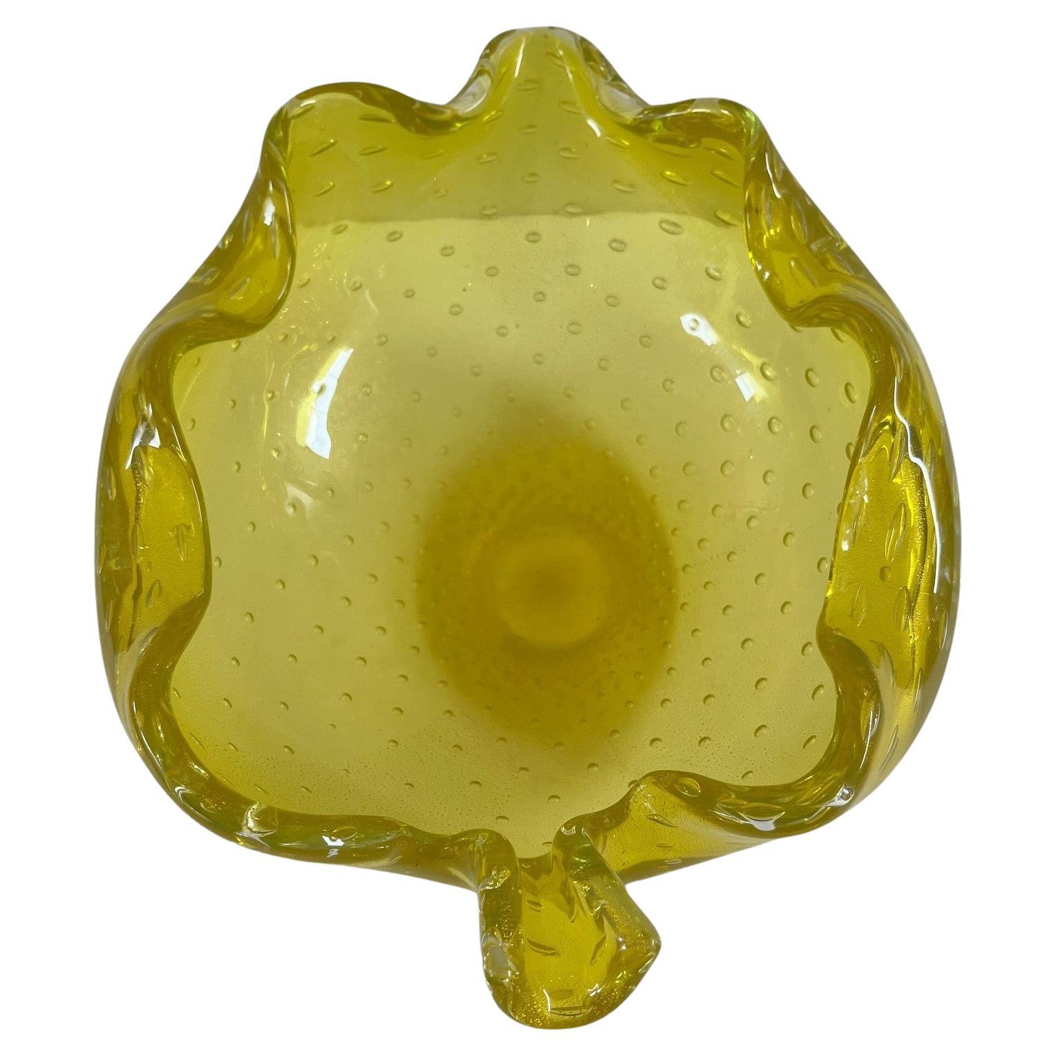 Vintage Large Vibrant Murano Mid Century Yellow Bullicante Art Leaf Form Bowl im Angebot