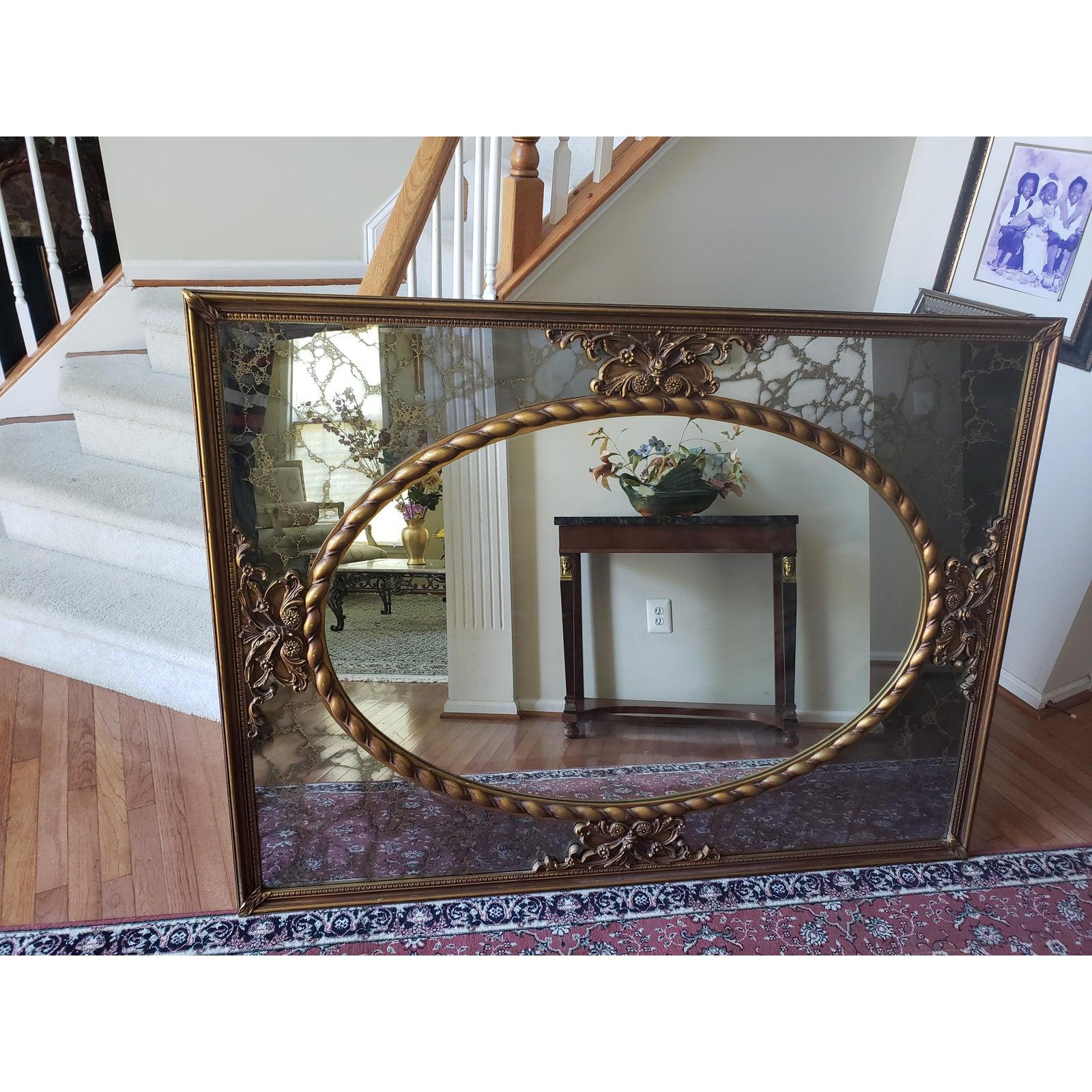 Large ornate wall mirror.
Vintage from the 1960s.
Giltwood frame.
Ready to hang.
     