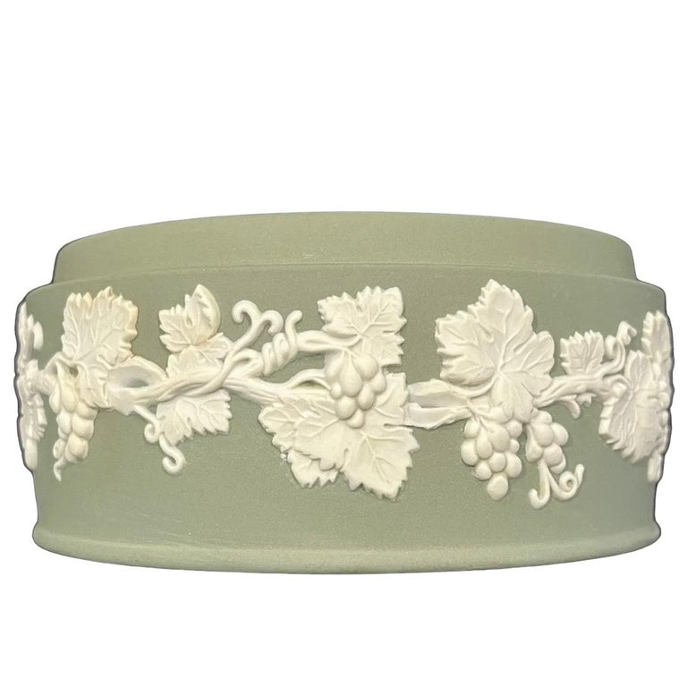 Vintage Large Wedgwood Green Jasperware Decorative Box with Lid For