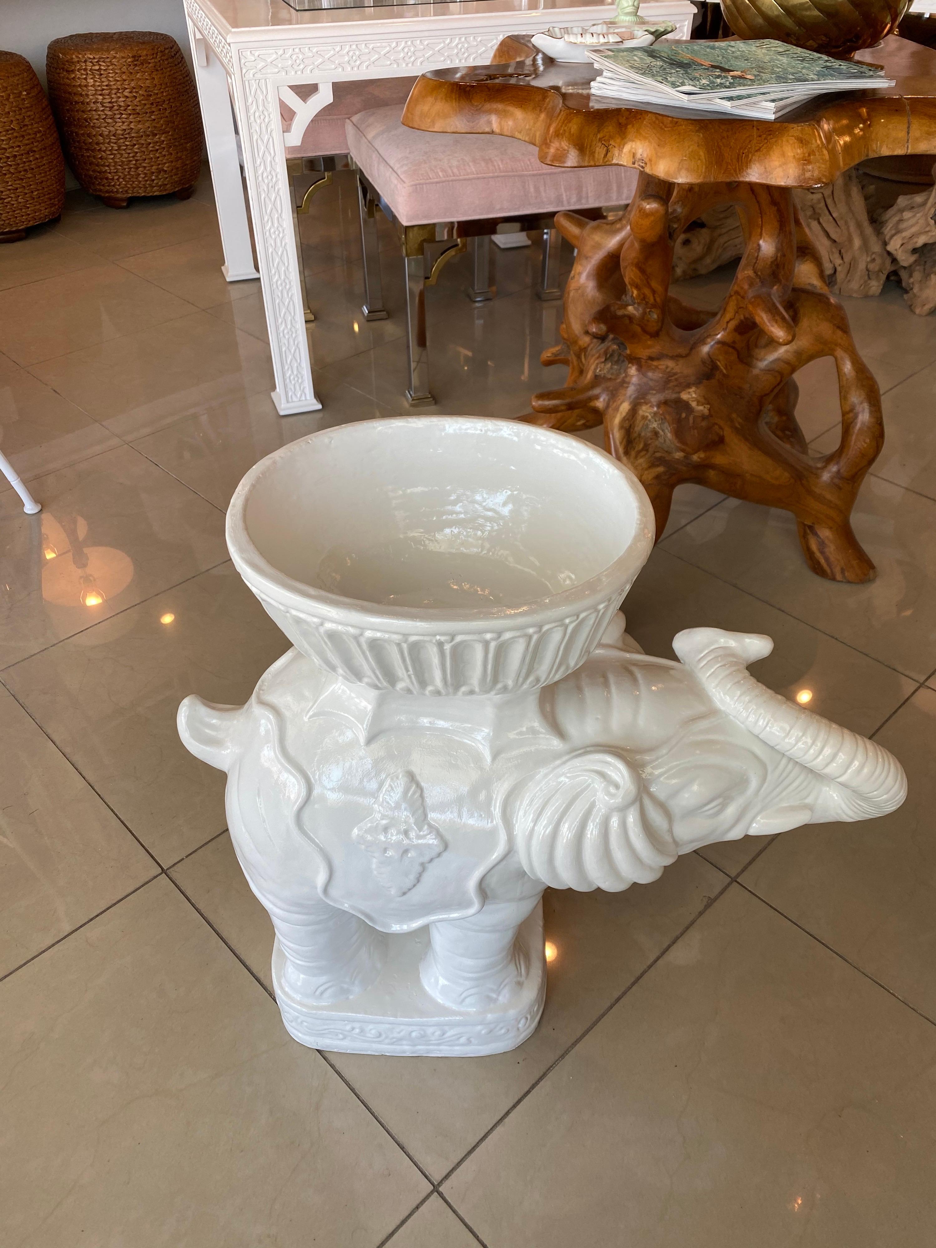 Vintage Gran Elefante Blanco Jardin Jardinera Jardinera Yeso en venta 1
