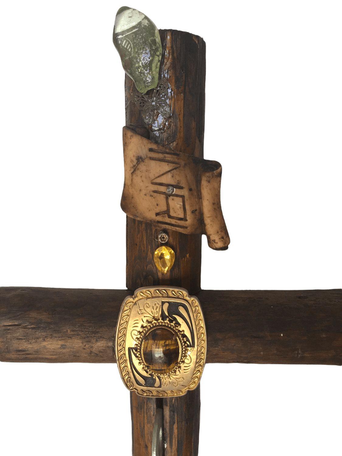 Großes Holzholz-Läuferkreuz mit Metall- und Glasdekorationen (Volkskunst) im Angebot