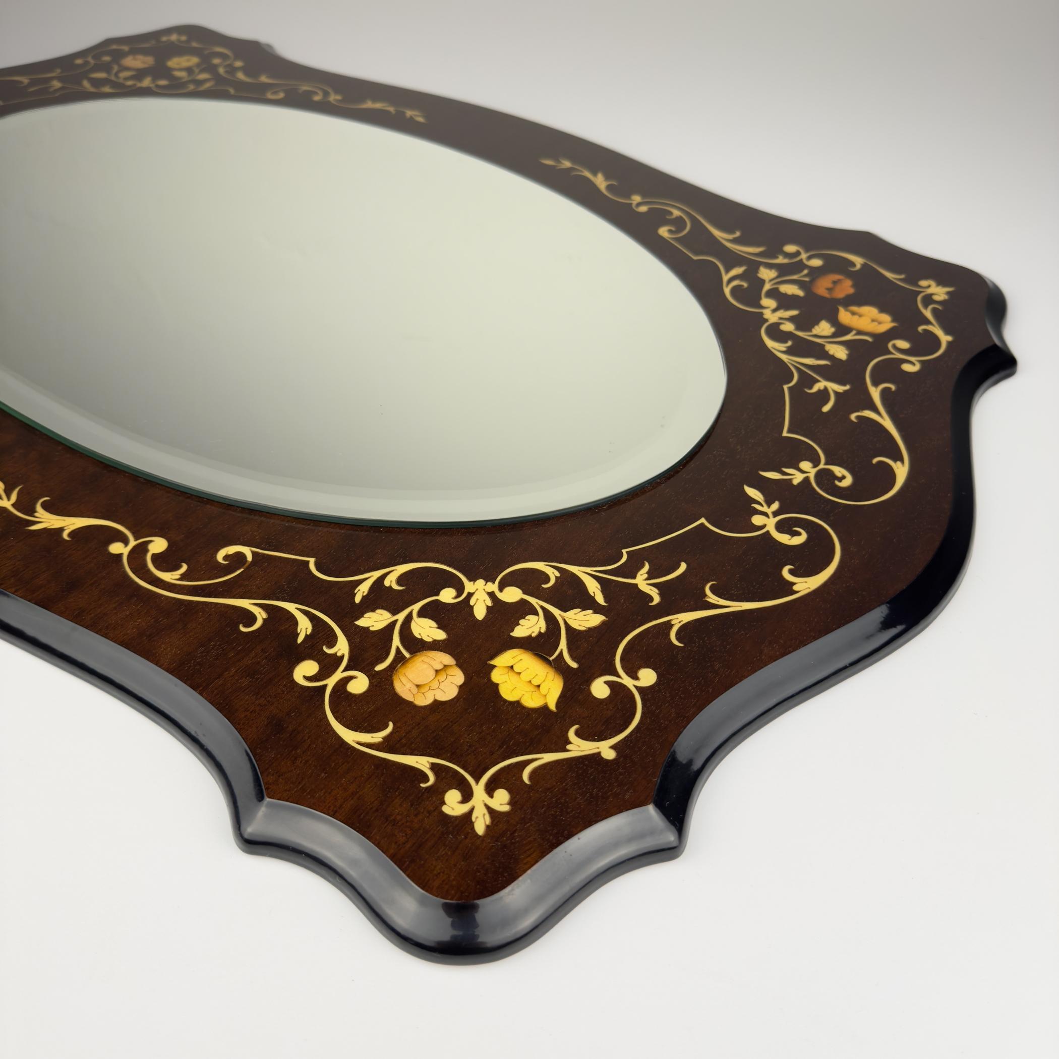 20ième siècle Grand miroir vintage en bois, Italie 1970 en vente