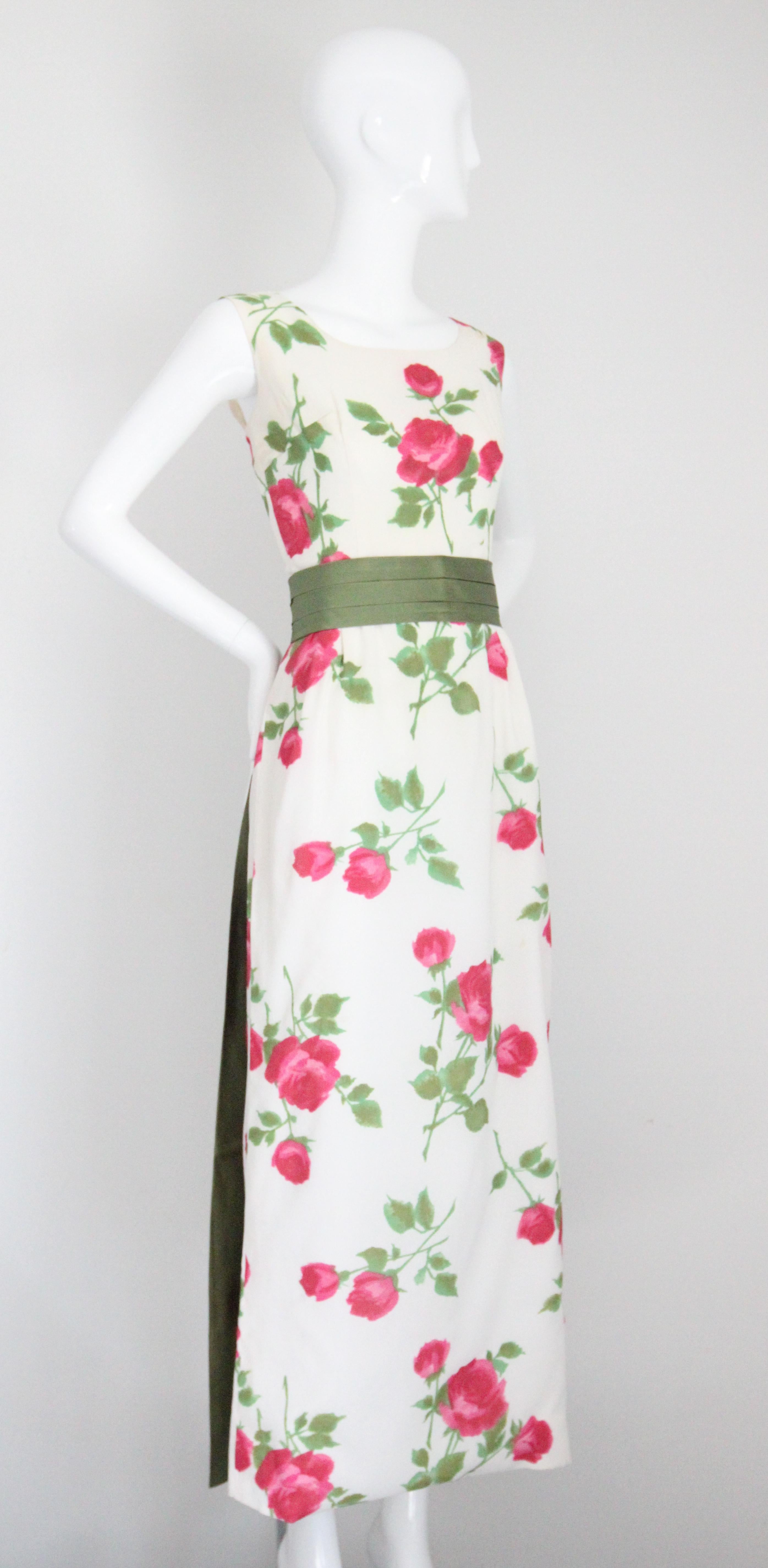 Vintage late 1950's pink rose print cocktail dress 1950's rose dress UK 8 US 4 en Bueno estado para la venta en Cheltenham, GB