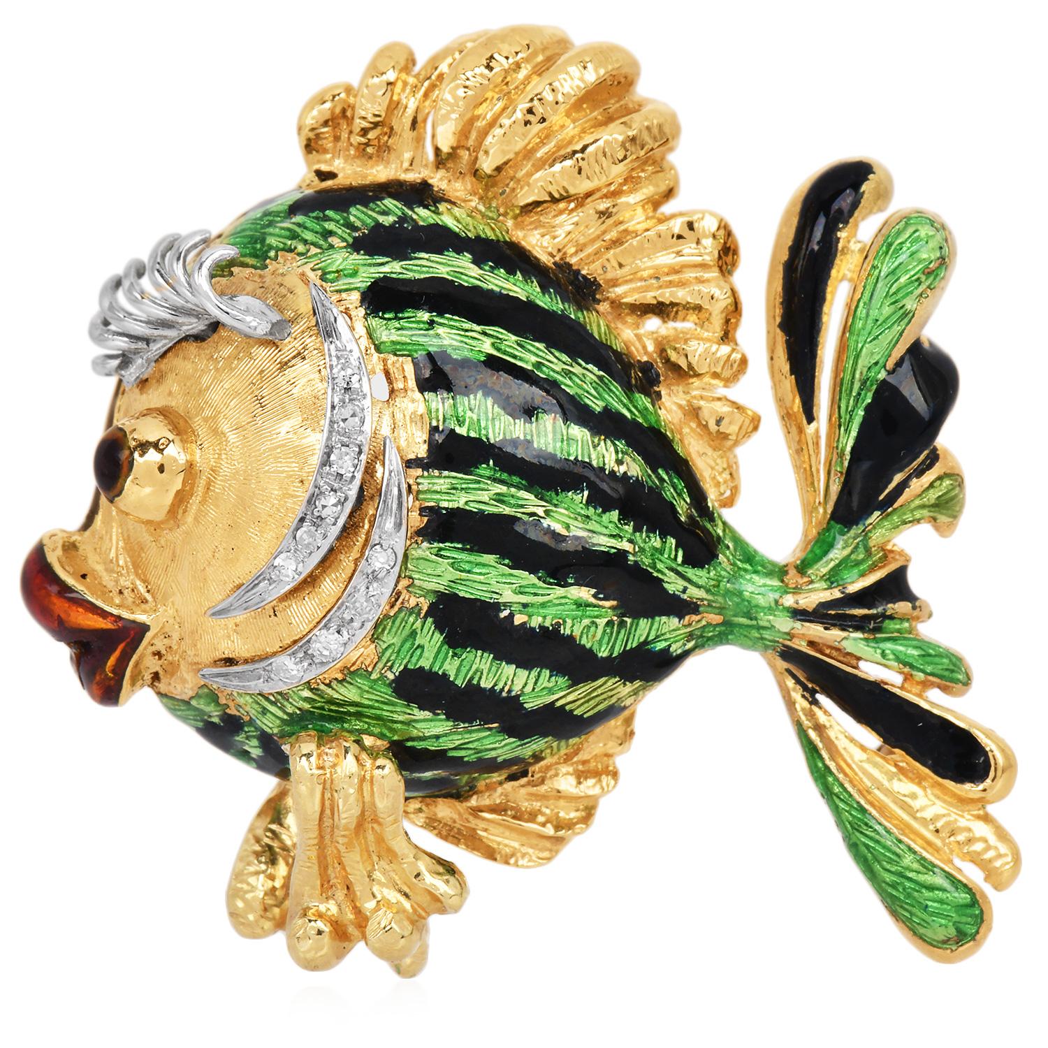Broche Fish Vintage de Oro de 18K con Esmalte y Diamantes - Diseño Caprichoso

Este encantador broche vintage es una celebración lúdica y artística de la vida marina, bellamente elaborada en oro amarillo de 18 quilates. El cuerpo del pez está