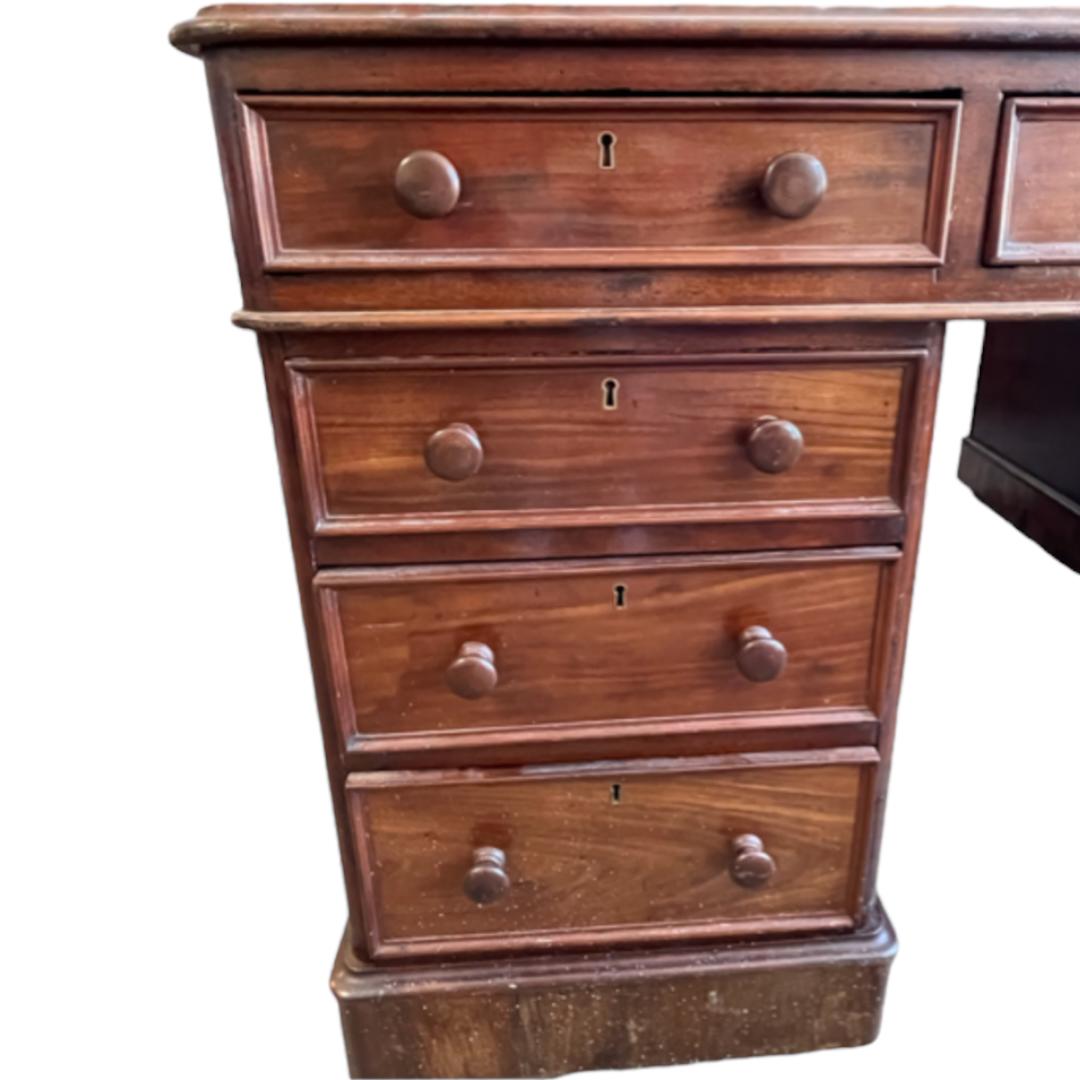 Vintage Late 19th Century Antique English Partner’s Desk In Good Condition For Sale In Naples, FL