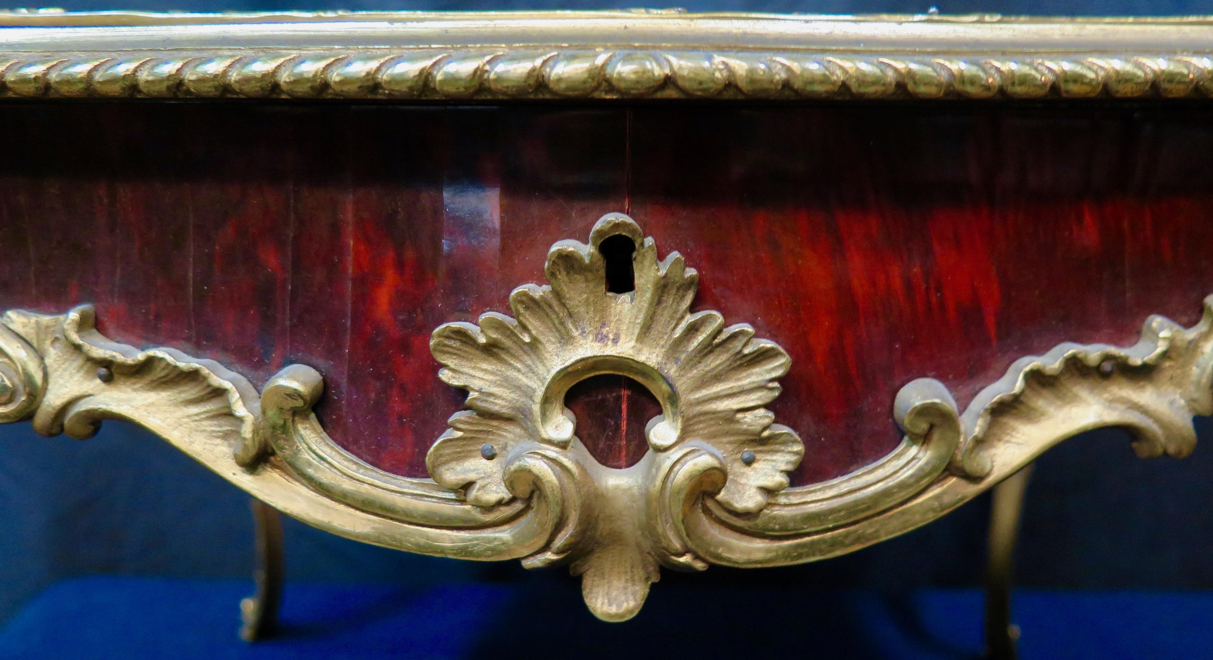 Louis XV Vitrine de table française fin 19ème siècle en vente