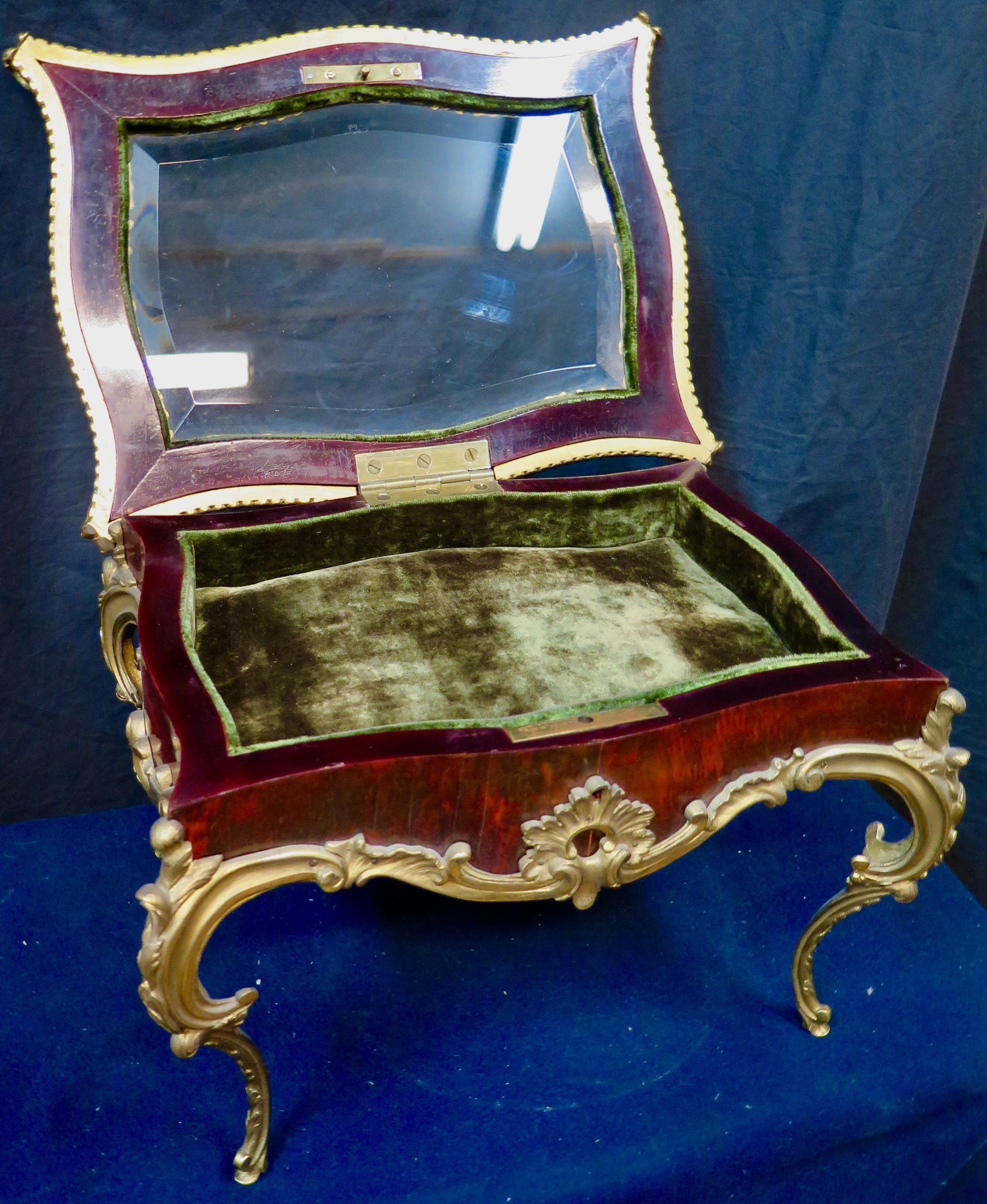 Biseauté Vitrine de table française fin 19ème siècle en vente