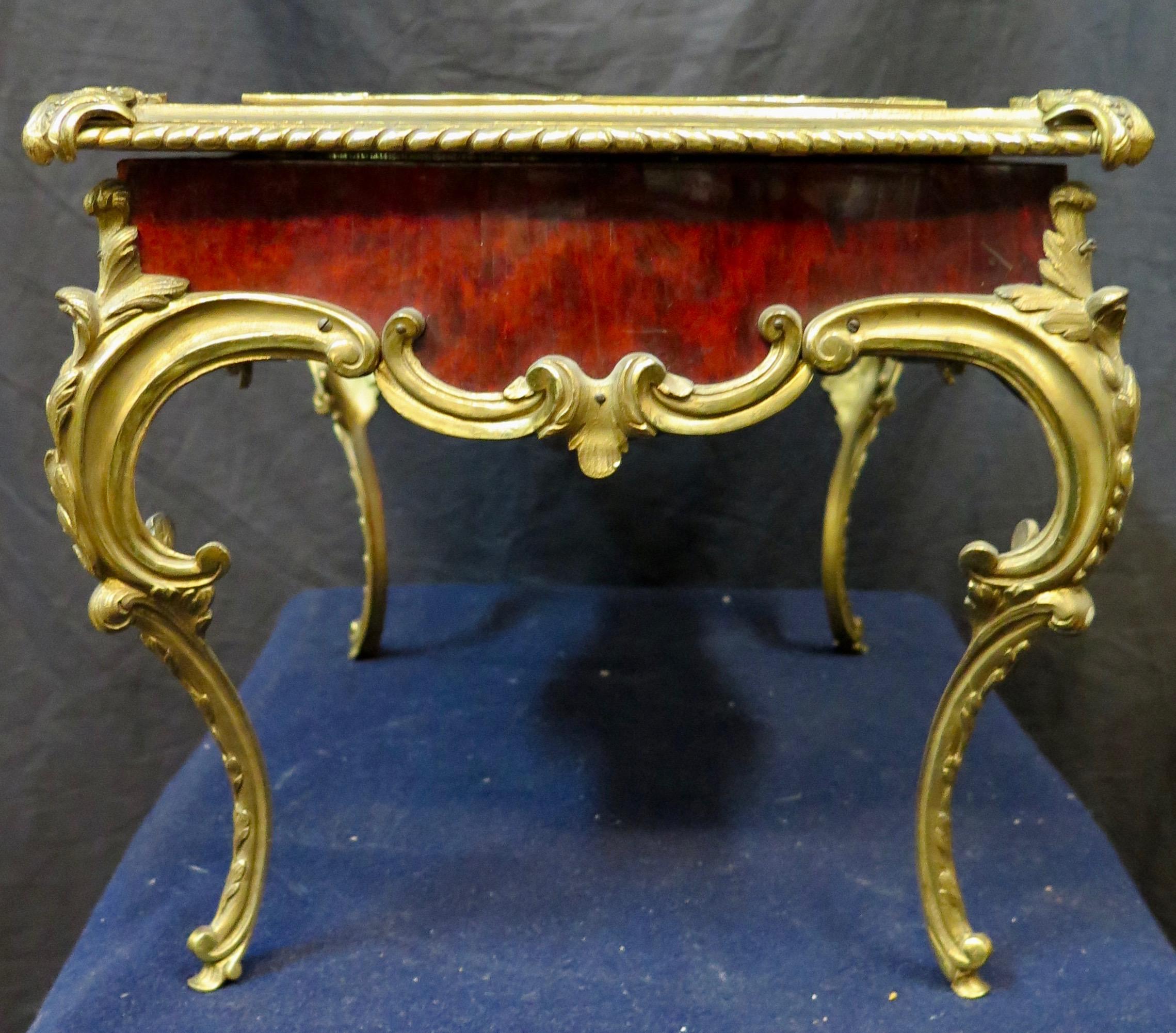 Bronze Vitrine de table française fin 19ème siècle en vente