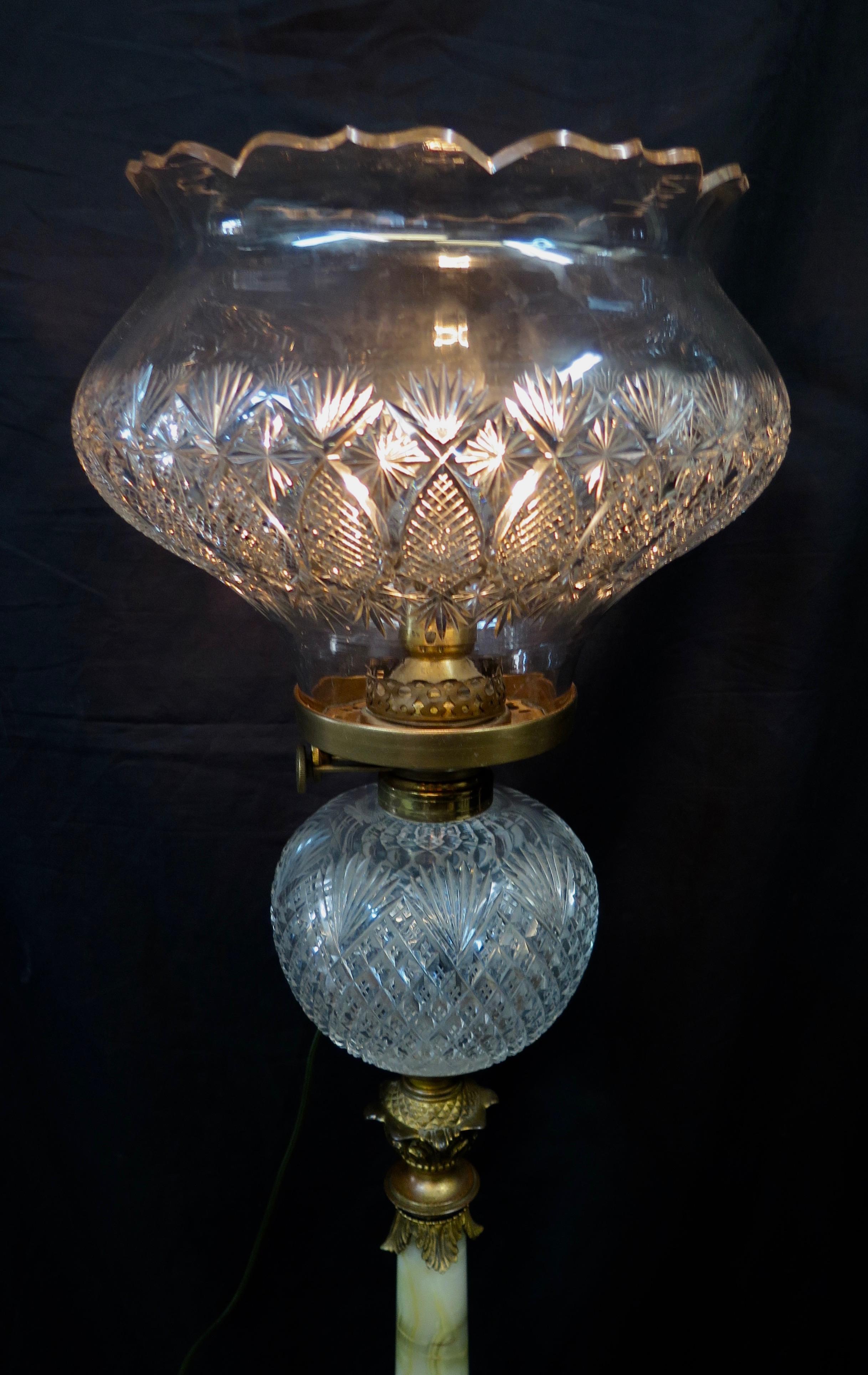 Vintage Fin du 19ème siècle Période victorienne Verre taillé, Onyx et Bronze Lampe de table en vente 7