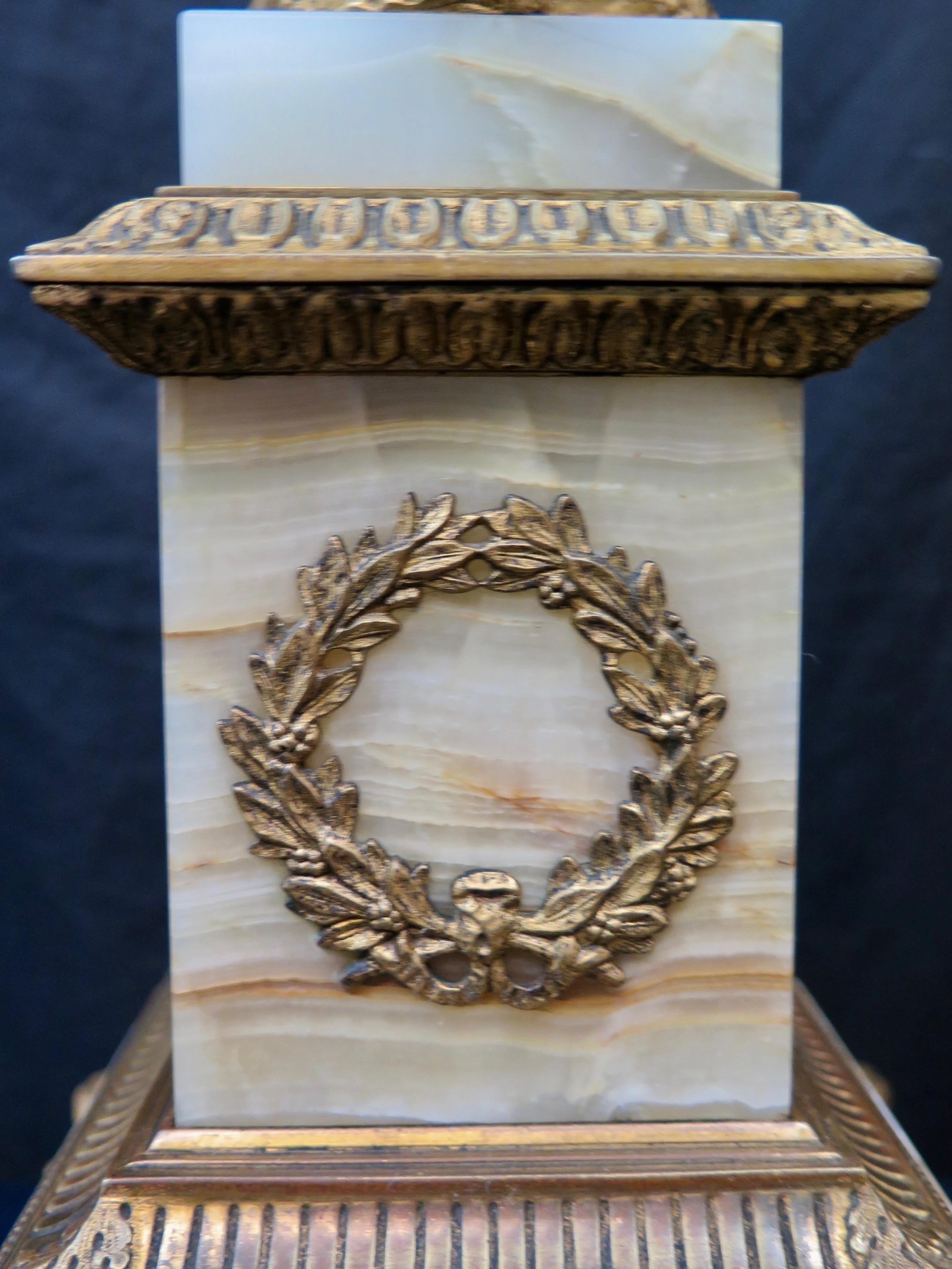Américain Vintage Fin du 19ème siècle Période victorienne Verre taillé, Onyx et Bronze Lampe de table en vente