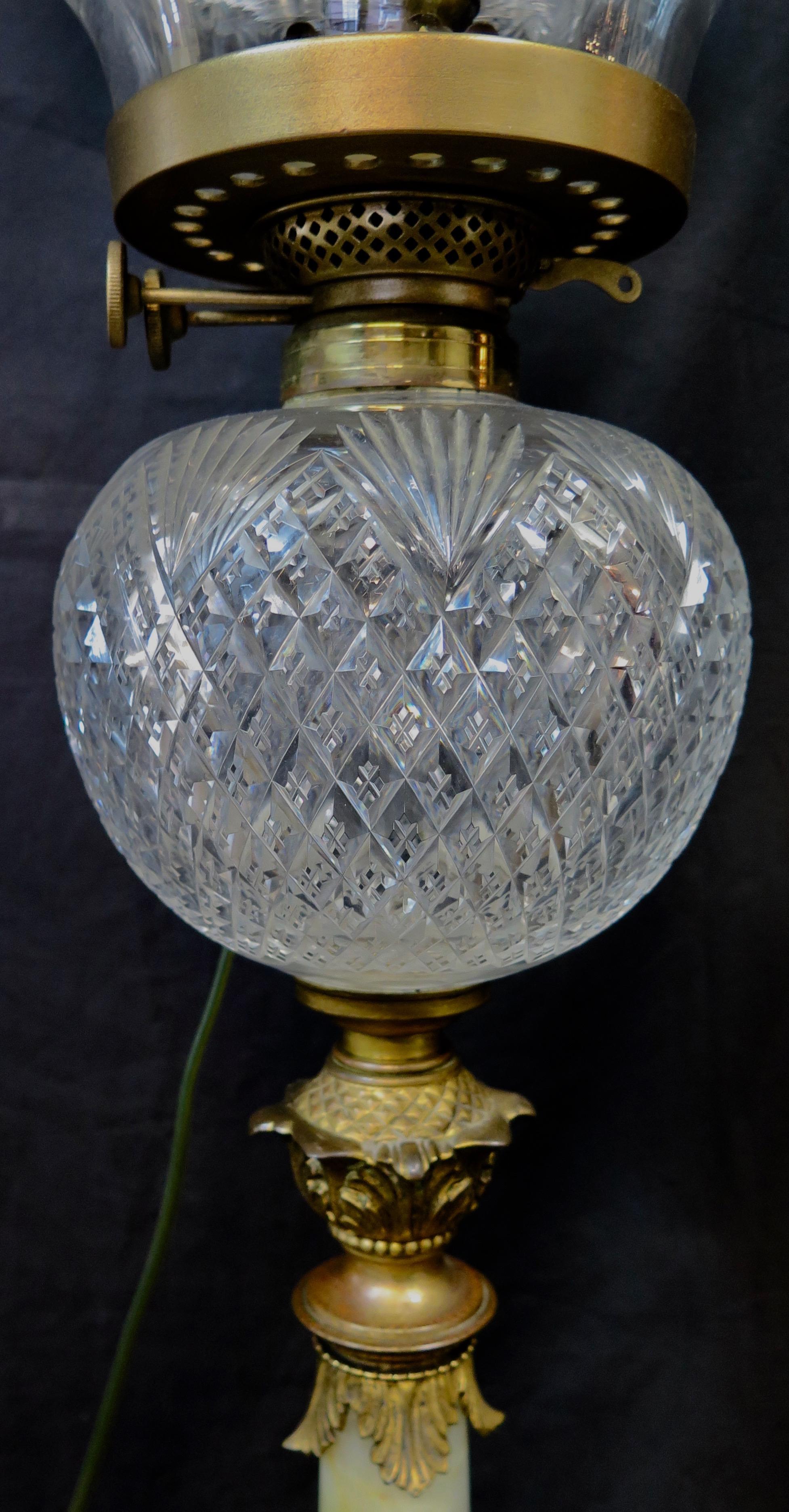 Vintage Fin du 19ème siècle Période victorienne Verre taillé, Onyx et Bronze Lampe de table en vente 1