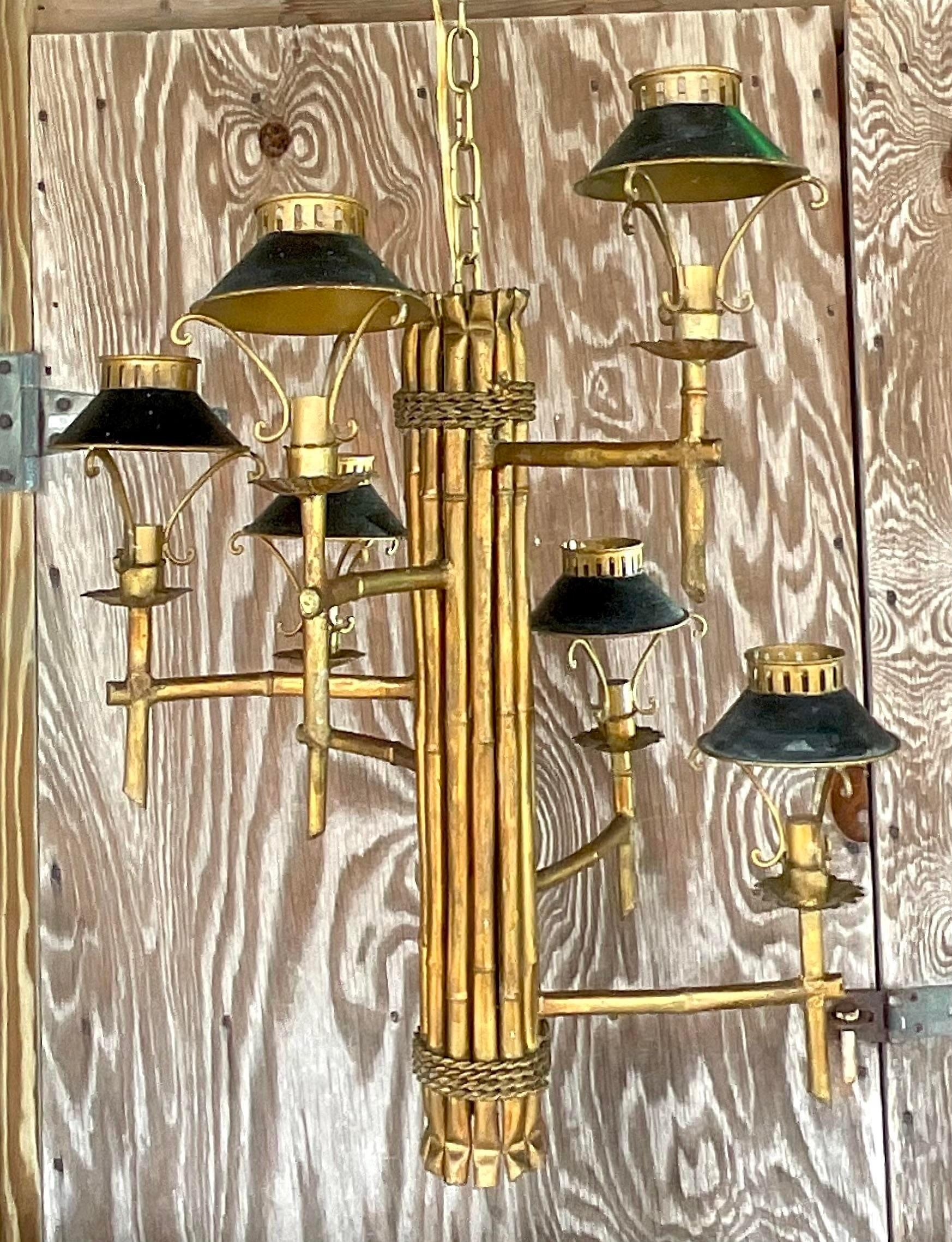 Lampadario vintage a spirale in bambù dorato della fine del XX secolo In condizioni buone in vendita a west palm beach, FL
