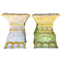 Niedrige Vintage-Hocker aus glasierter Keramik im Regency-Stil des späten 20. Jahrhunderts – ein Paar