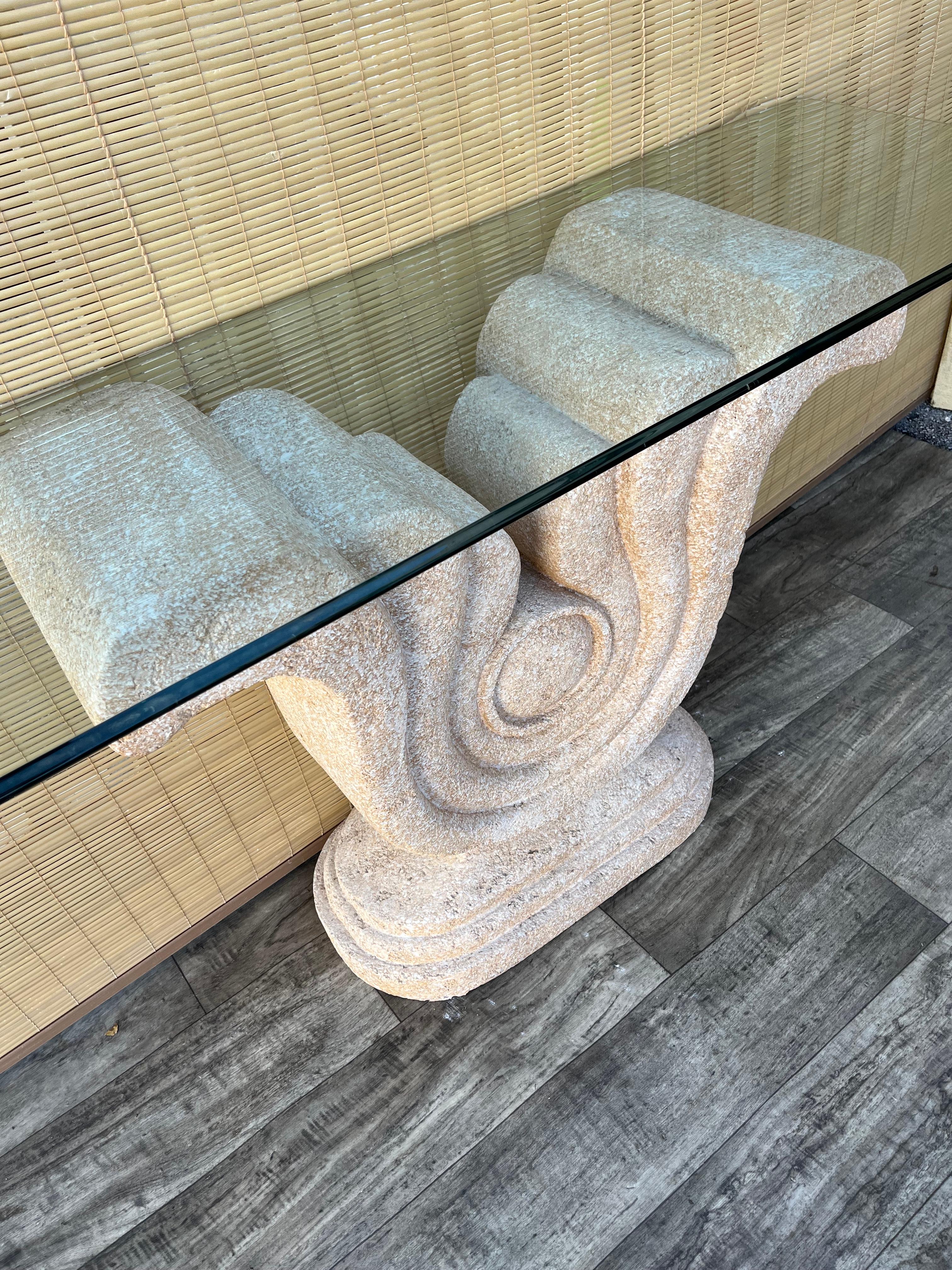 Vintage Late 20th Century Sculptural Faux Stone Konsolentisch W / Glas. C 1980er Jahre im Zustand „Gut“ im Angebot in Miami, FL