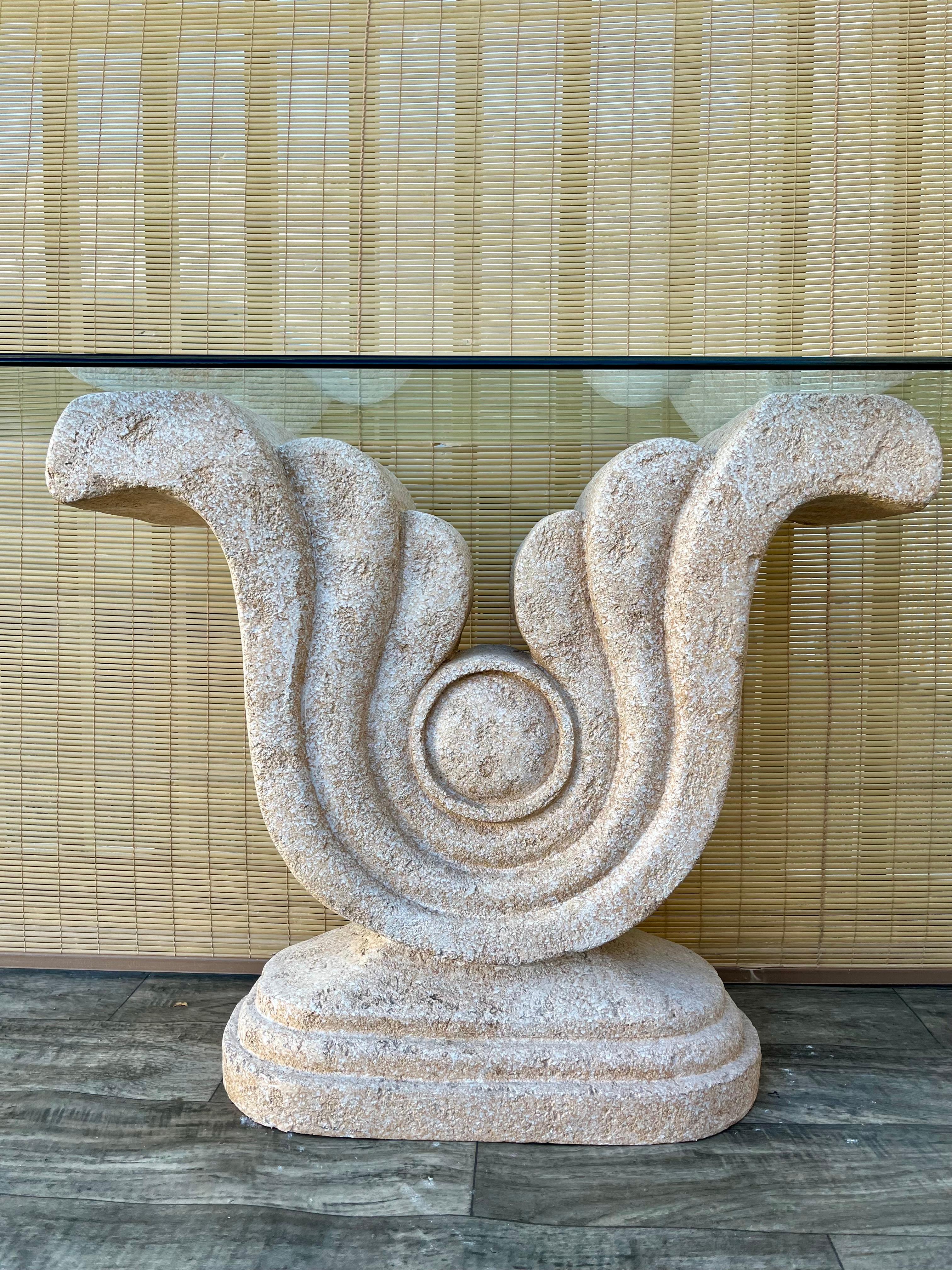 Vintage Late 20th Century Sculptural Faux Stone Konsolentisch W / Glas. C 1980er Jahre (Ende des 20. Jahrhunderts) im Angebot