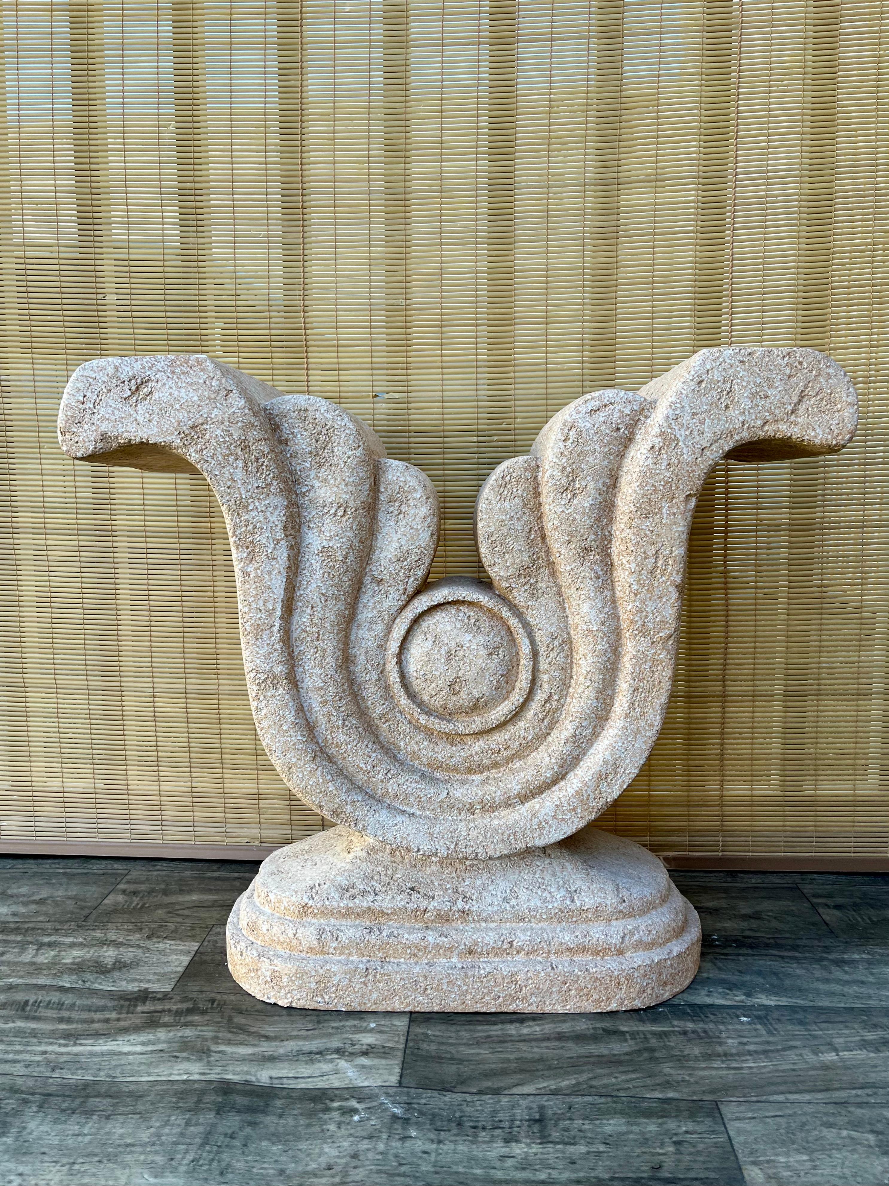Vintage Late 20th Century Sculptural Faux Stone Konsolentisch W / Glas. C 1980er Jahre (Gips) im Angebot