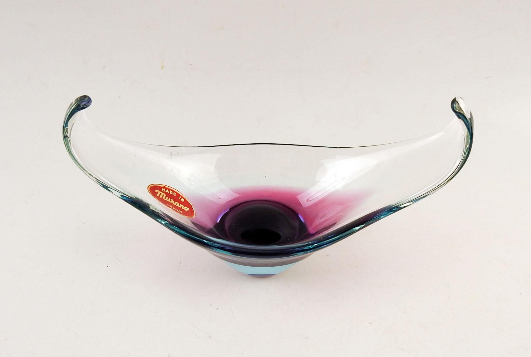 Petit bol en verre de Murano, effet d'ombre violet avec turquoise et transparent. Étiquette intacte, bord étiré.