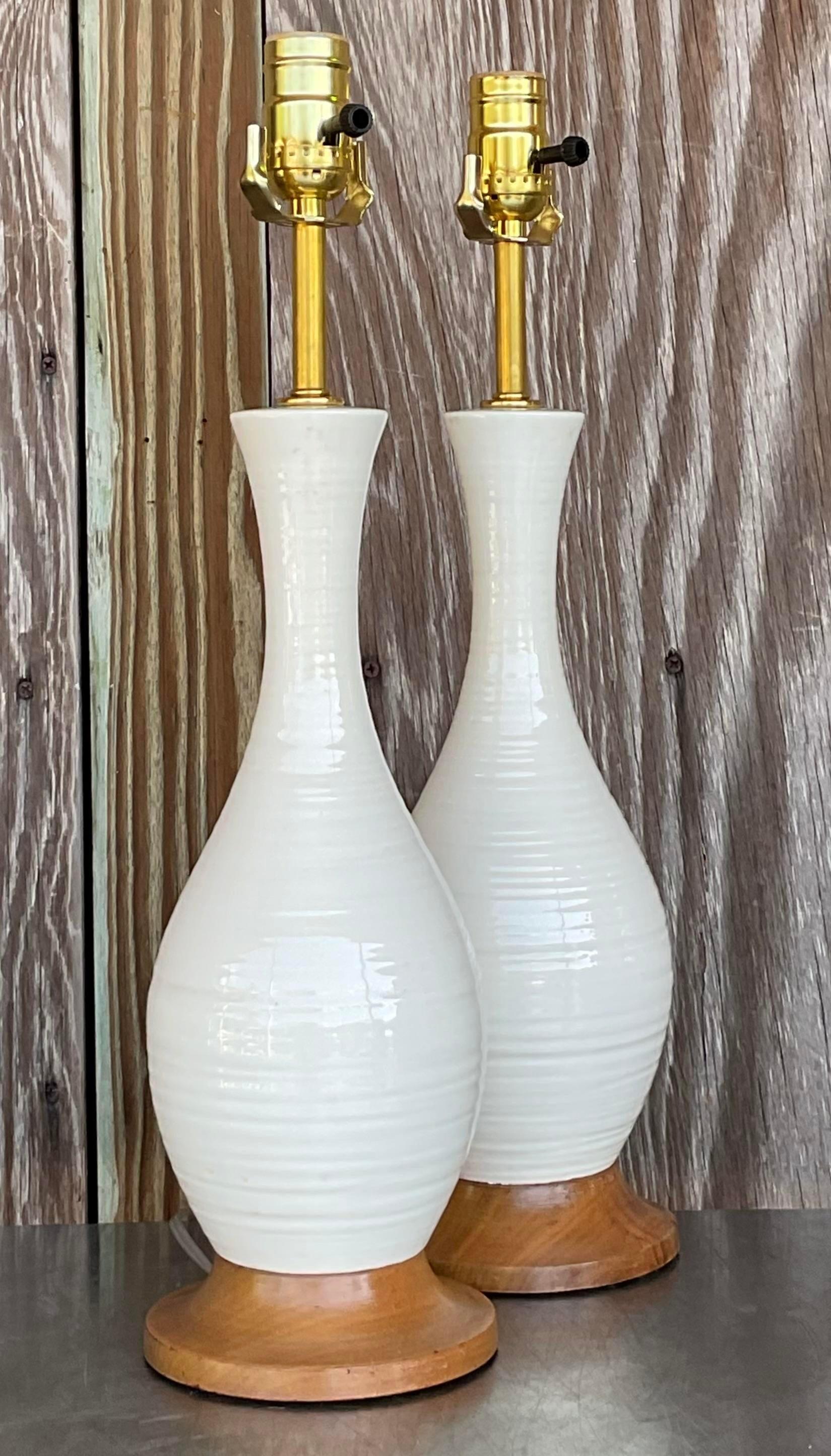 Vintage Late 20th Century Rad gedreht Keramik-Lampen - ein Paar im Zustand „Gut“ im Angebot in west palm beach, FL