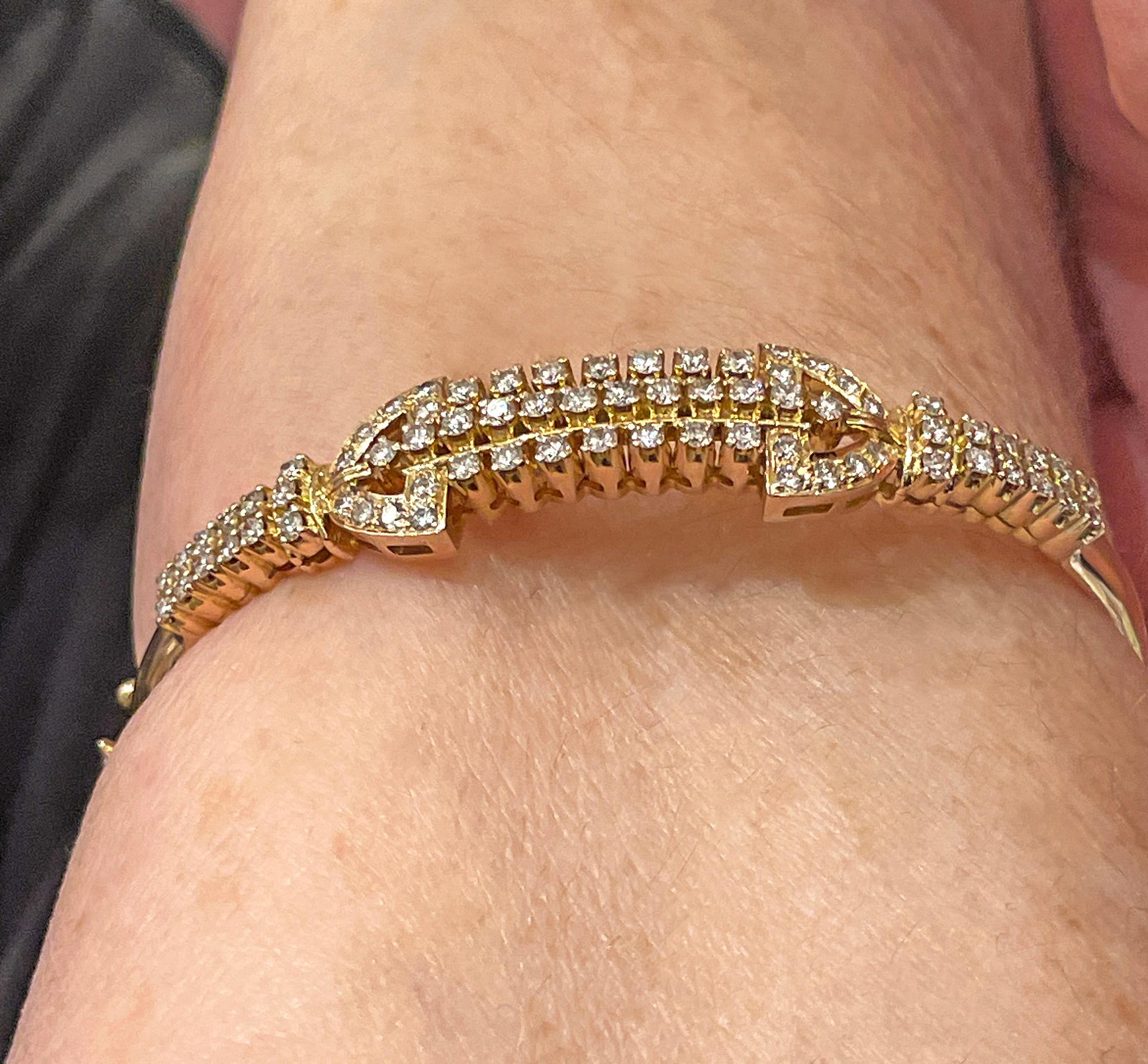 Bracelet jonc articulé en or 18 carats avec diamants 1,50 carat de la fin de l'Art déco en vente 9